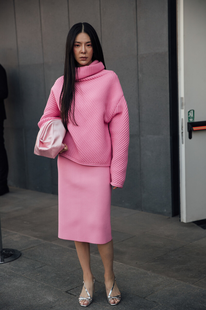 スカートとタートルネックは寒い日にぴったりの組み合わせ - 写真 2。 Váy và áo cao cổ, màn song ca thành công cho những ngày trở lạnh- Ảnh 2.