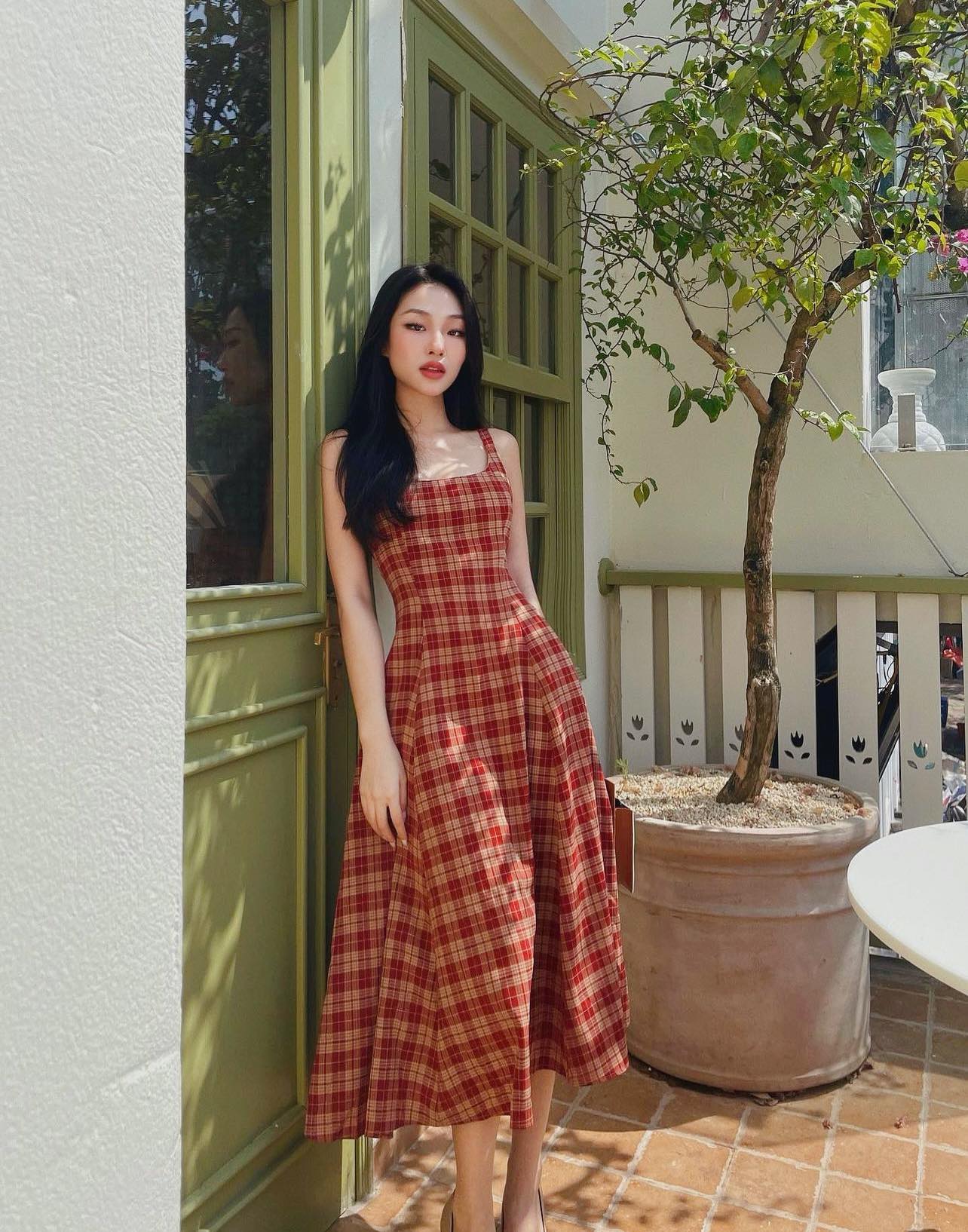 5 midi ruha, ami segít szépen öltözködni egész héten - 3. kép. 5 chiếc đầm midi giúp nàng mặc đẹp cả tuần- Ảnh 3.