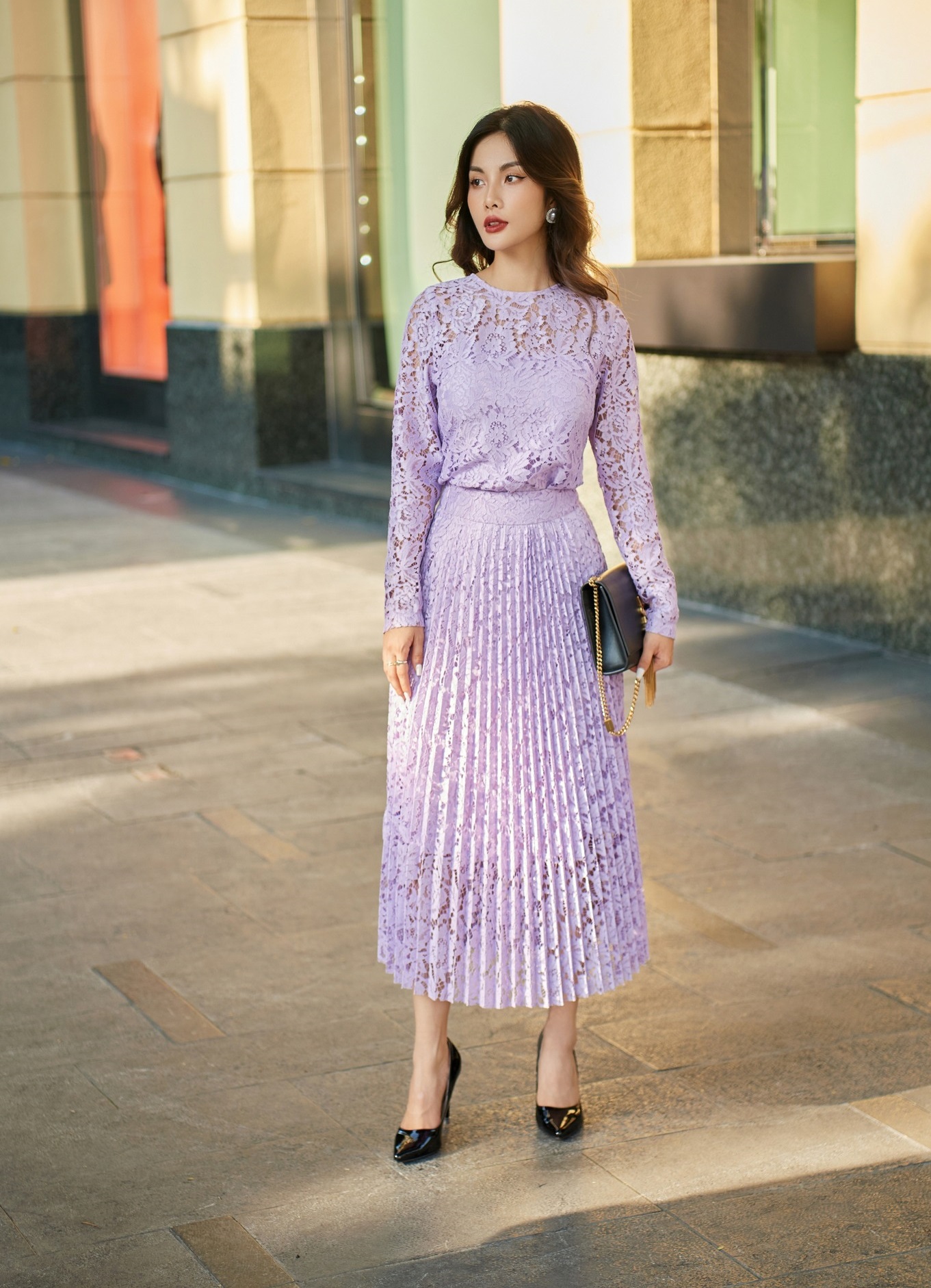 Vneste do svého šatníku romantický vánek s krajkovou módou - Foto 1. Đem đến làn gió lãng mạn cho tủ đồ với thời trang vải ren- Ảnh 1.