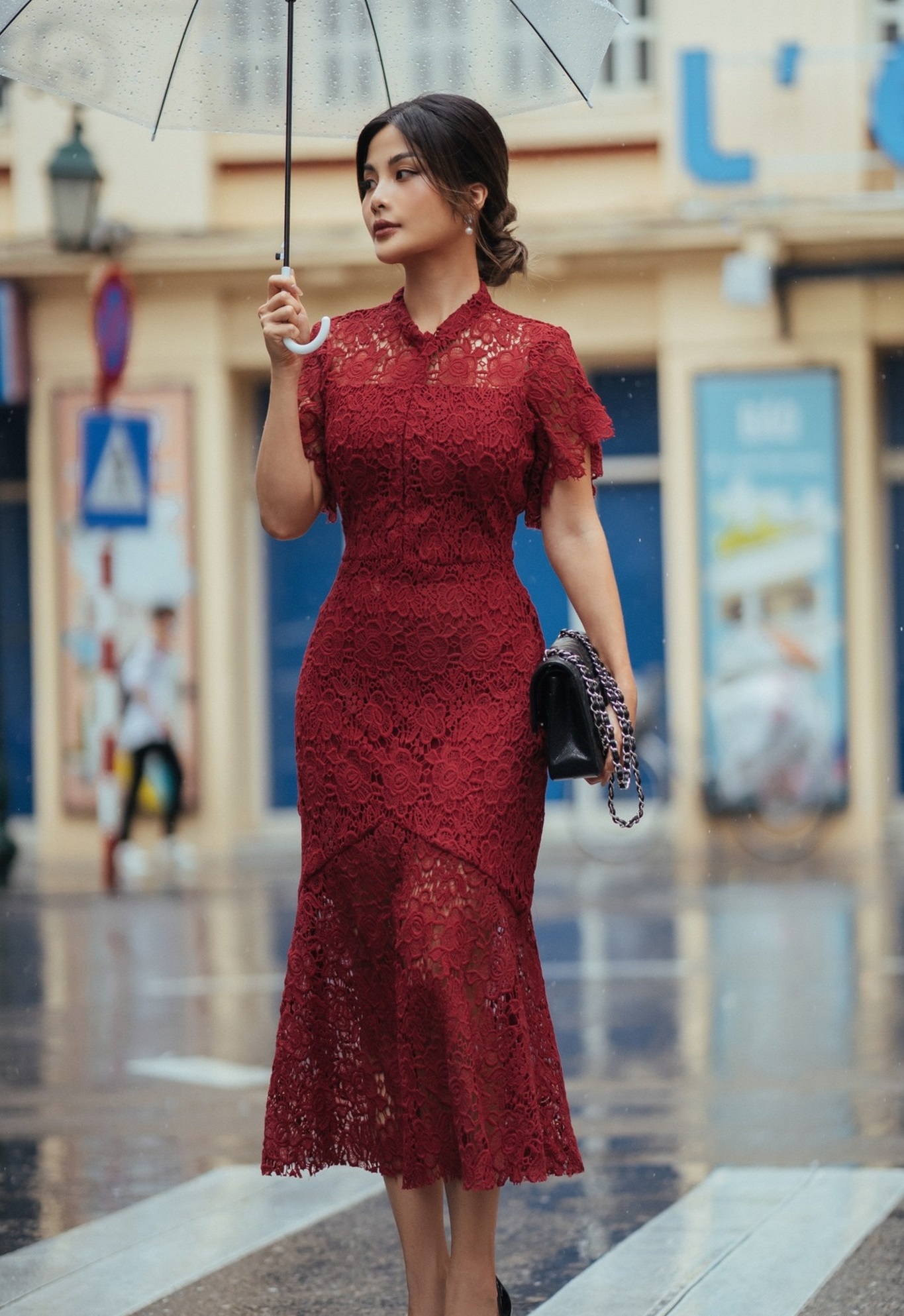 Vneste do svého šatníku romantický vánek s krajkovou módou - Foto 2. Đem đến làn gió lãng mạn cho tủ đồ với thời trang vải ren- Ảnh 2.