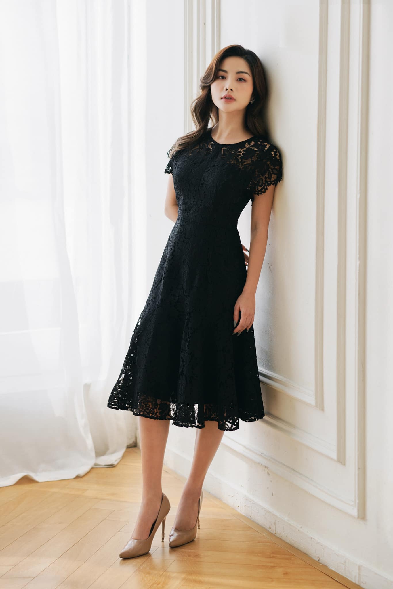 Vneste do svého šatníku romantický vánek s krajkovou módou - Foto 5. Đem đến làn gió lãng mạn cho tủ đồ với thời trang vải ren- Ảnh 5.