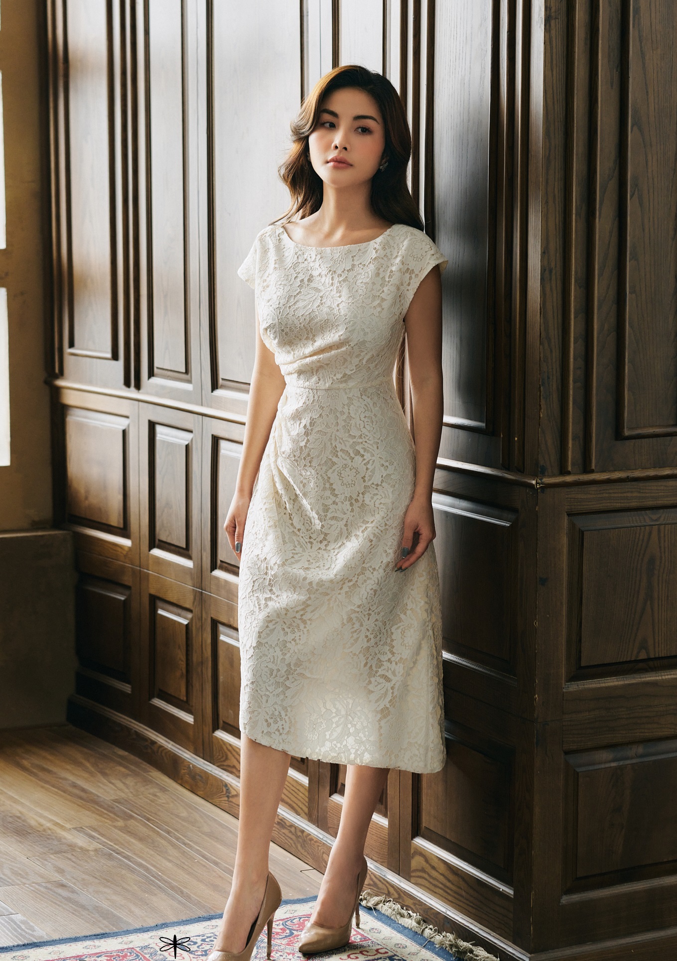 Vneste do svého šatníku romantický vánek s krajkovou módou - Foto 8. Đem đến làn gió lãng mạn cho tủ đồ với thời trang vải ren- Ảnh 8.