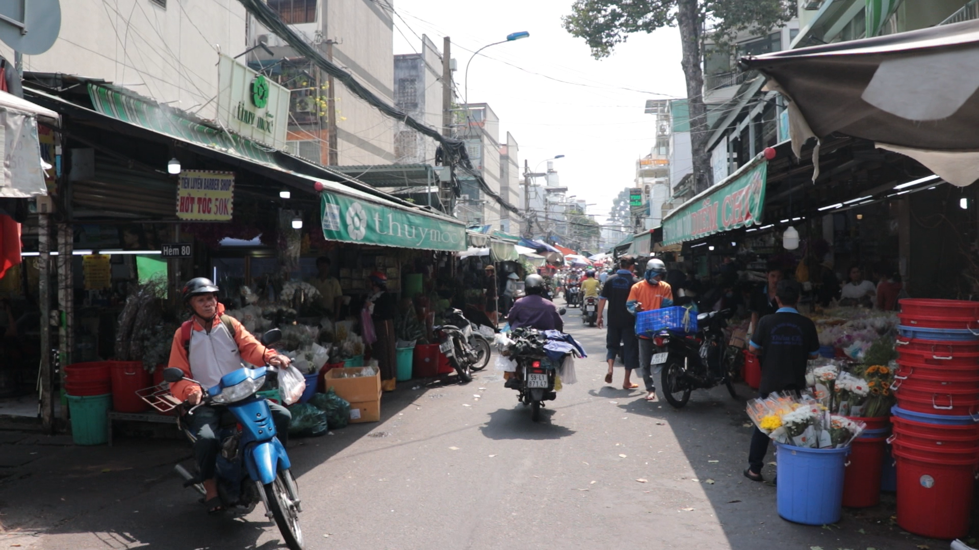 Chợ hoa TP.HCM nhộn nhịp trước ngày 20.11, tiểu thương vẫn than ‘không bằng mọi năm’- Ảnh 5.