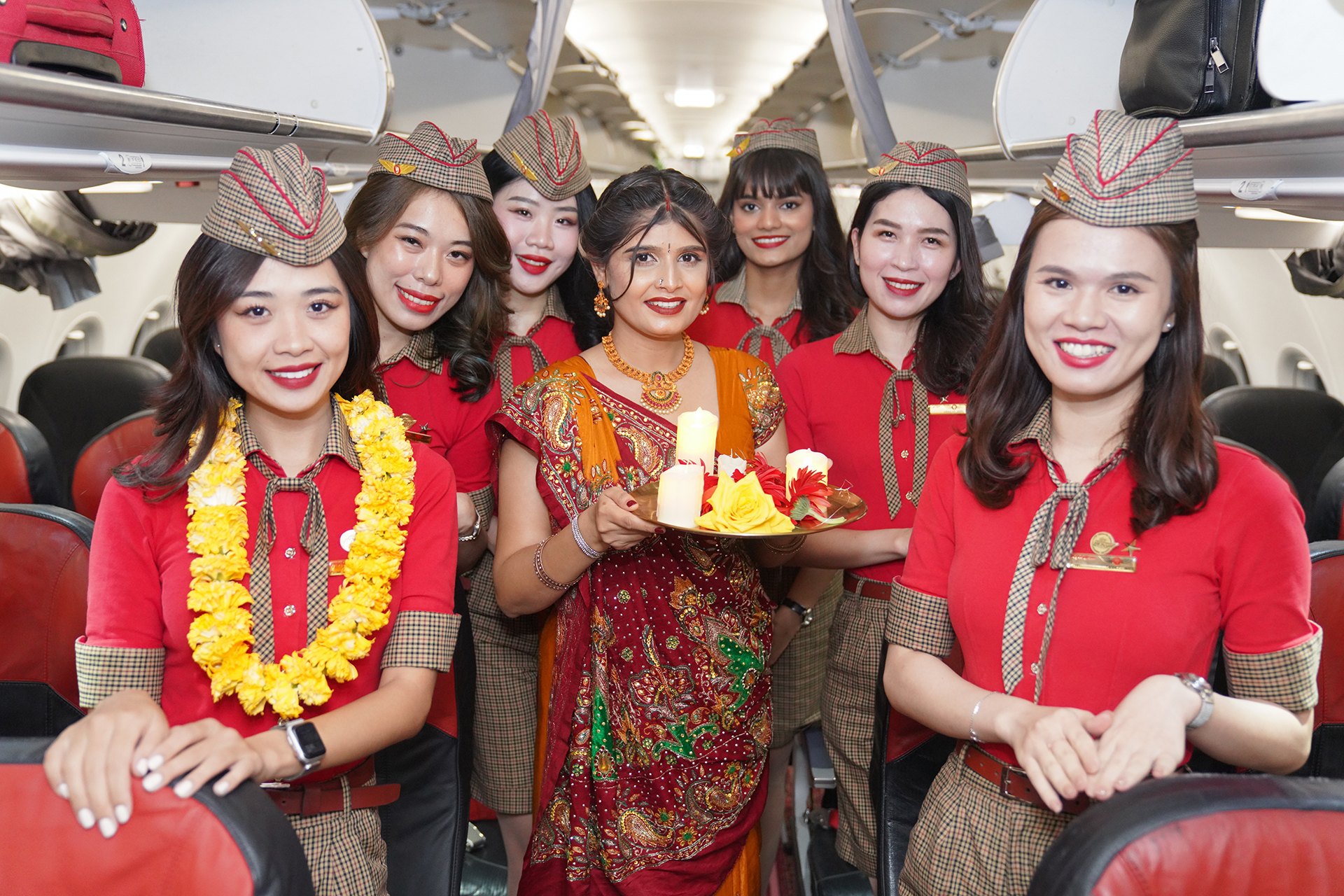 Đón lễ hội Diwali cùng Vietjet: Niềm vui ngập tràn, nhận quà ý nghĩa- Ảnh 8. Đón lễ hội Diwali cùng Vietjet: Niềm vui ngập tràn, nhận quà ý nghĩa- Ảnh 8.