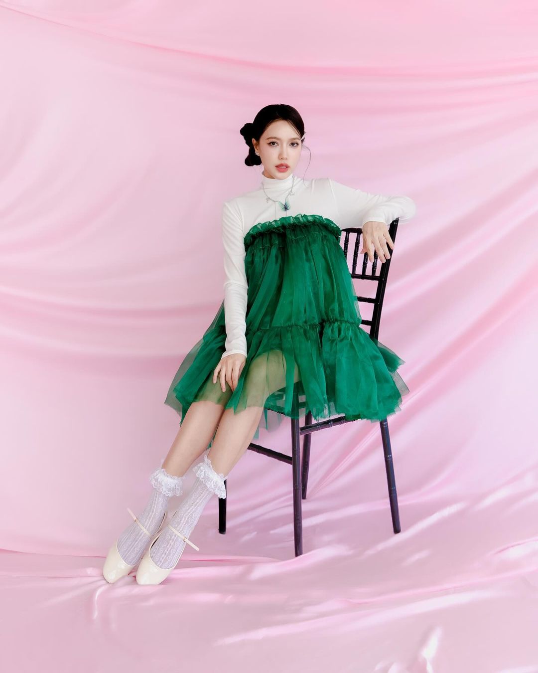 Segarkan almari pakaian anda dengan rona hijau - Foto 4. Làm mới tủ đồ thời trang với tông màu xanh lá- Ảnh 4.