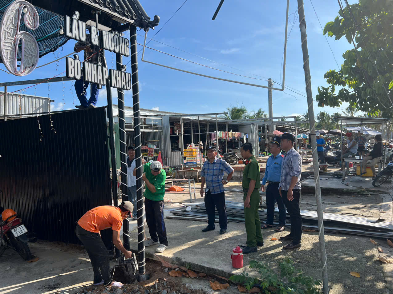 Chỉnh trang cảnh quan Phú Quốc: Chính quyền quyết liệt, người dân hưởng lợi
- Ảnh 1. Chỉnh trang cảnh quan Phú Quốc: Chính quyền quyết liệt, người dân hưởng lợi
- Ảnh 1.