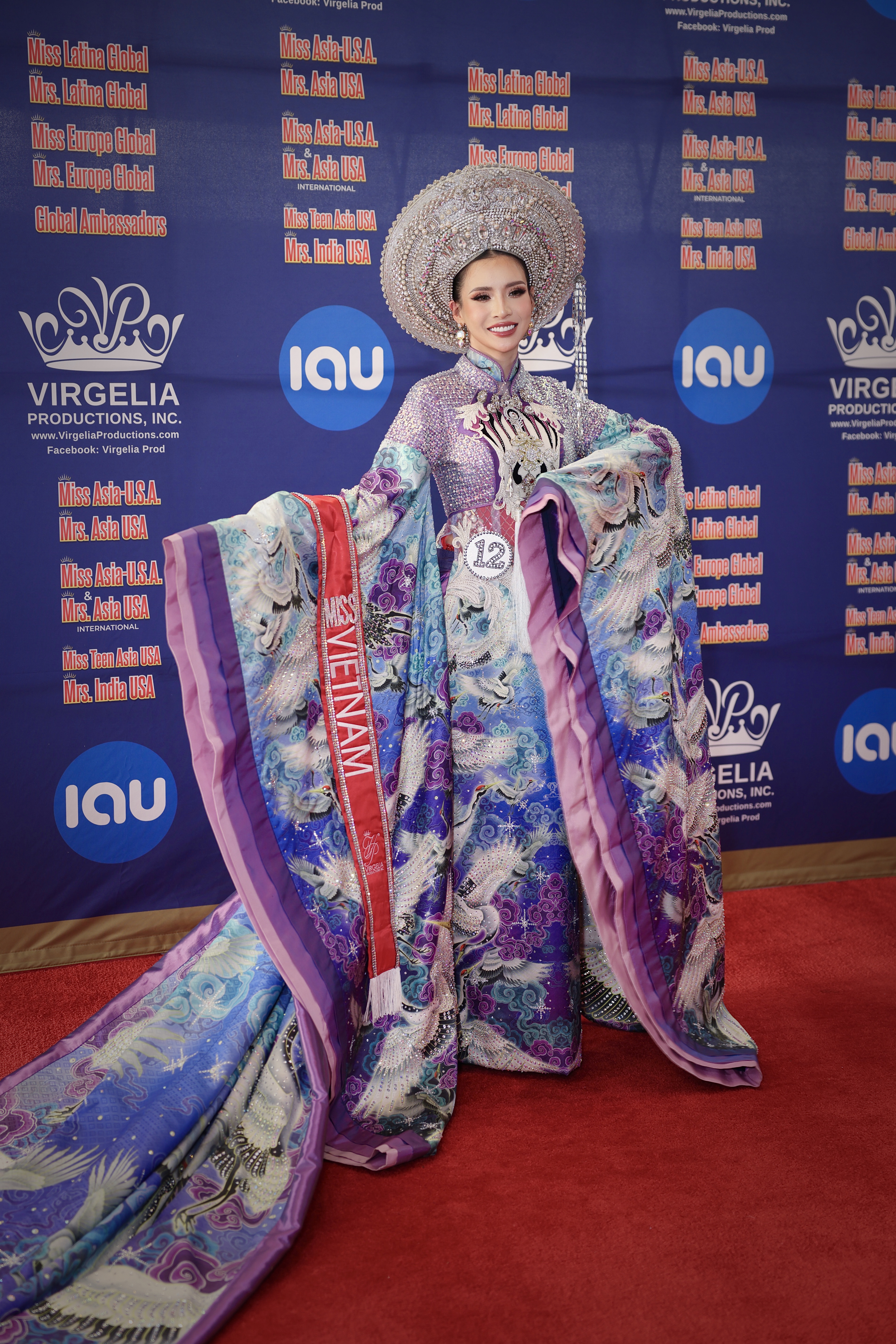 Die vietnamesisch-amerikanische Schönheit Kayla Dinh gewann den Titel Miss Asia USA 2024 - Foto 4. Người đẹp gốc Việt Kayla Đinh chiến thắng ở Miss Asia USA 2024- Ảnh 4.