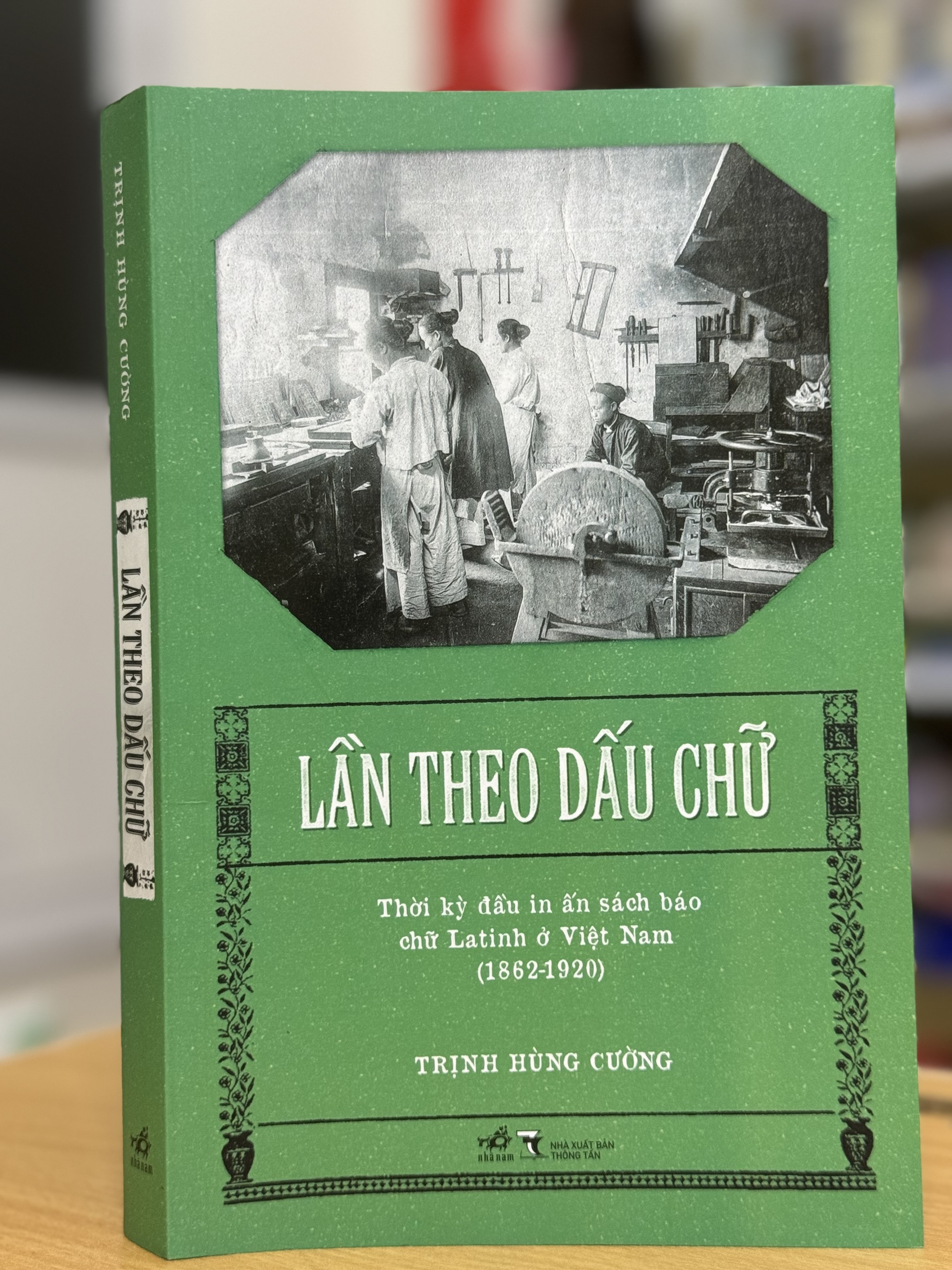 Cuốn sách về thời kỳ đầu in ấn sách báo chữ Latin- Ảnh 1.