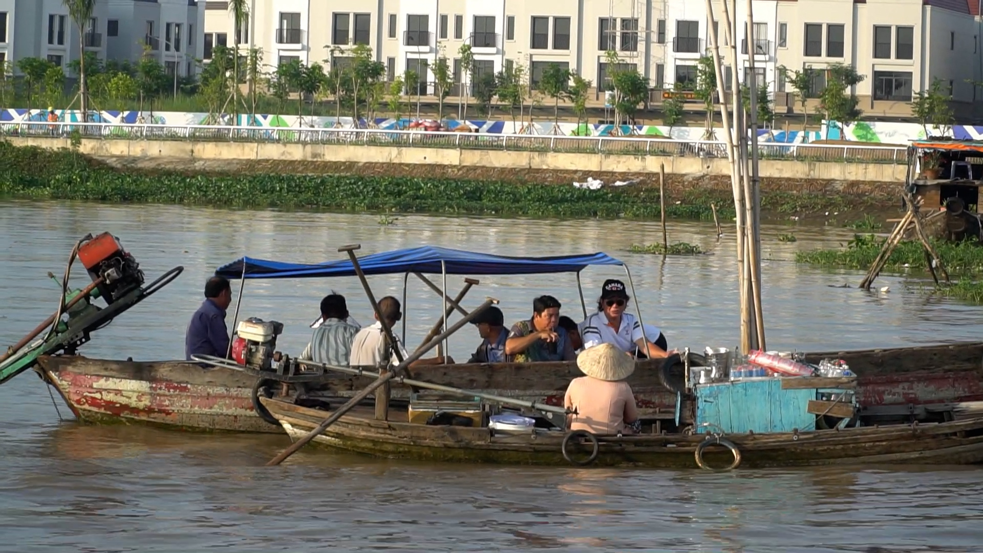 [Flycam]: Khoảnh khắc đẹp xiêu lòng bình minh trên chợ nổi Long Xuyên- Ảnh 3.