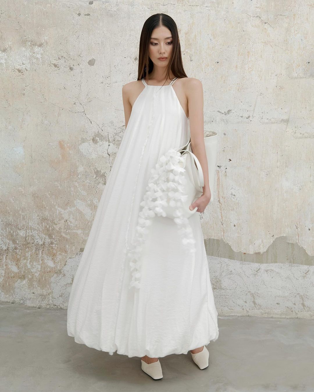 Rovné šaty jsou jednoduché, ale přesto krásné a působivé - Foto 11. Váy suông tuy đơn giản nhưng vẫn xinh đẹp, ấn tượng bậc nhất- Ảnh 11.