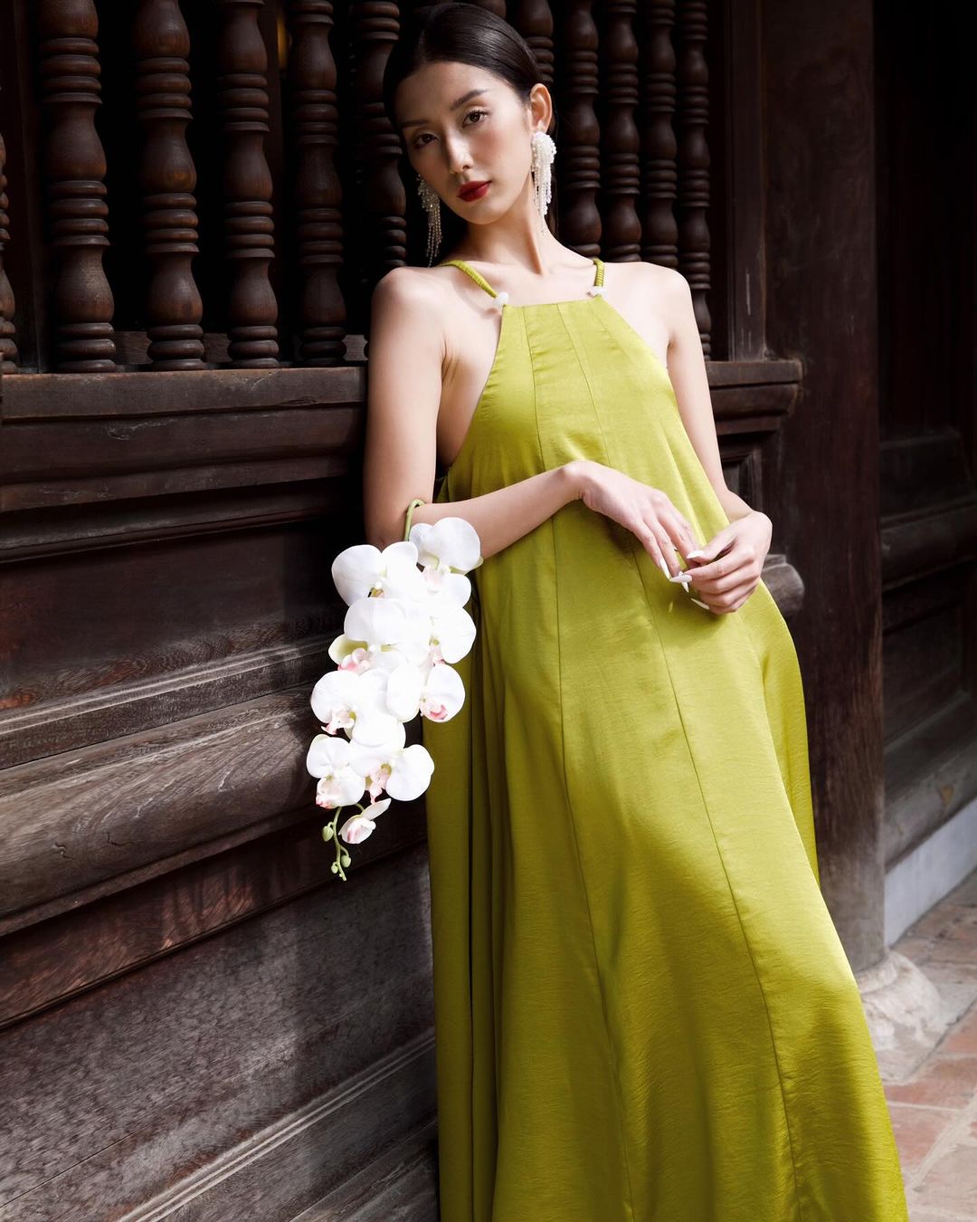 Rovné šaty jsou jednoduché, ale přesto krásné a působivé - Foto 2. Váy suông tuy đơn giản nhưng vẫn xinh đẹp, ấn tượng bậc nhất- Ảnh 2.