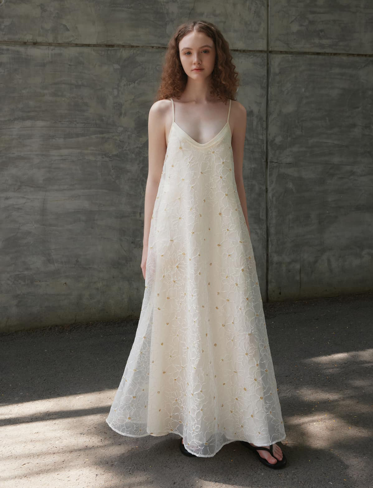 Rovné šaty jsou jednoduché, ale přesto krásné a působivé - Foto 3. Váy suông tuy đơn giản nhưng vẫn xinh đẹp, ấn tượng bậc nhất- Ảnh 3.