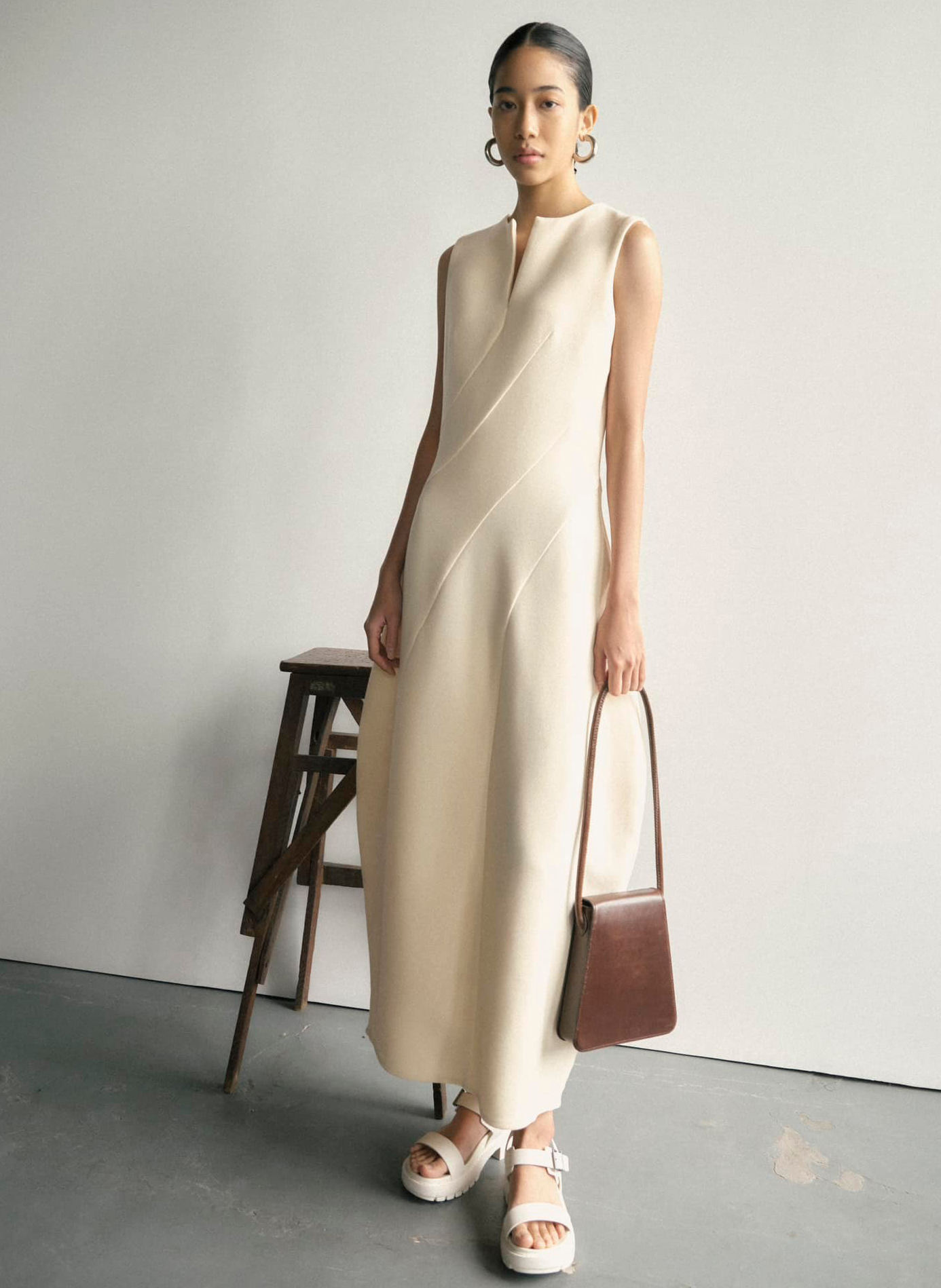 Rovné šaty jsou jednoduché, ale přesto krásné a působivé - Foto 9. Váy suông tuy đơn giản nhưng vẫn xinh đẹp, ấn tượng bậc nhất- Ảnh 9.