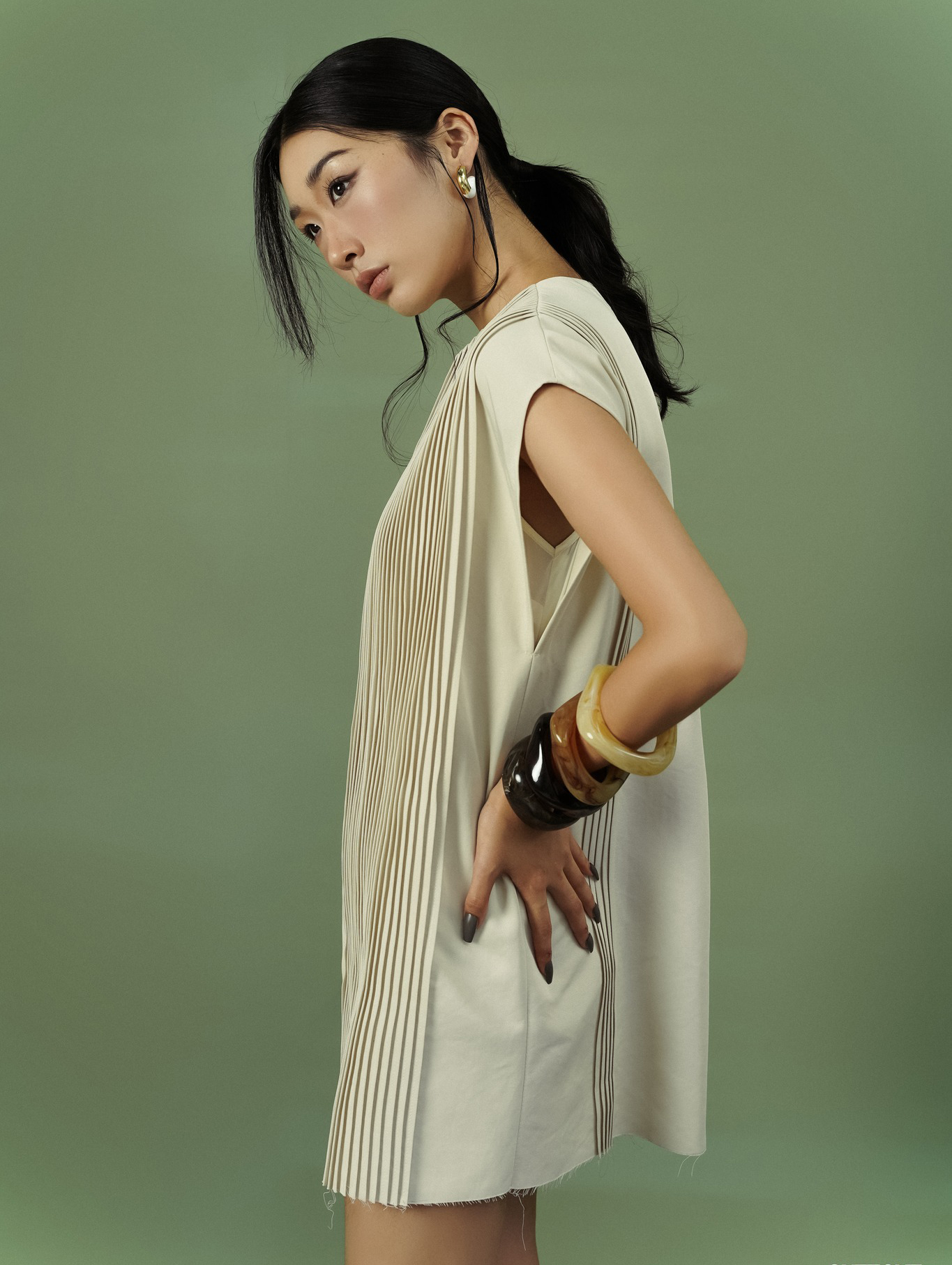 Rovné šaty jsou jednoduché, ale přesto krásné a působivé - Foto 7. Váy suông tuy đơn giản nhưng vẫn xinh đẹp, ấn tượng bậc nhất- Ảnh 7.