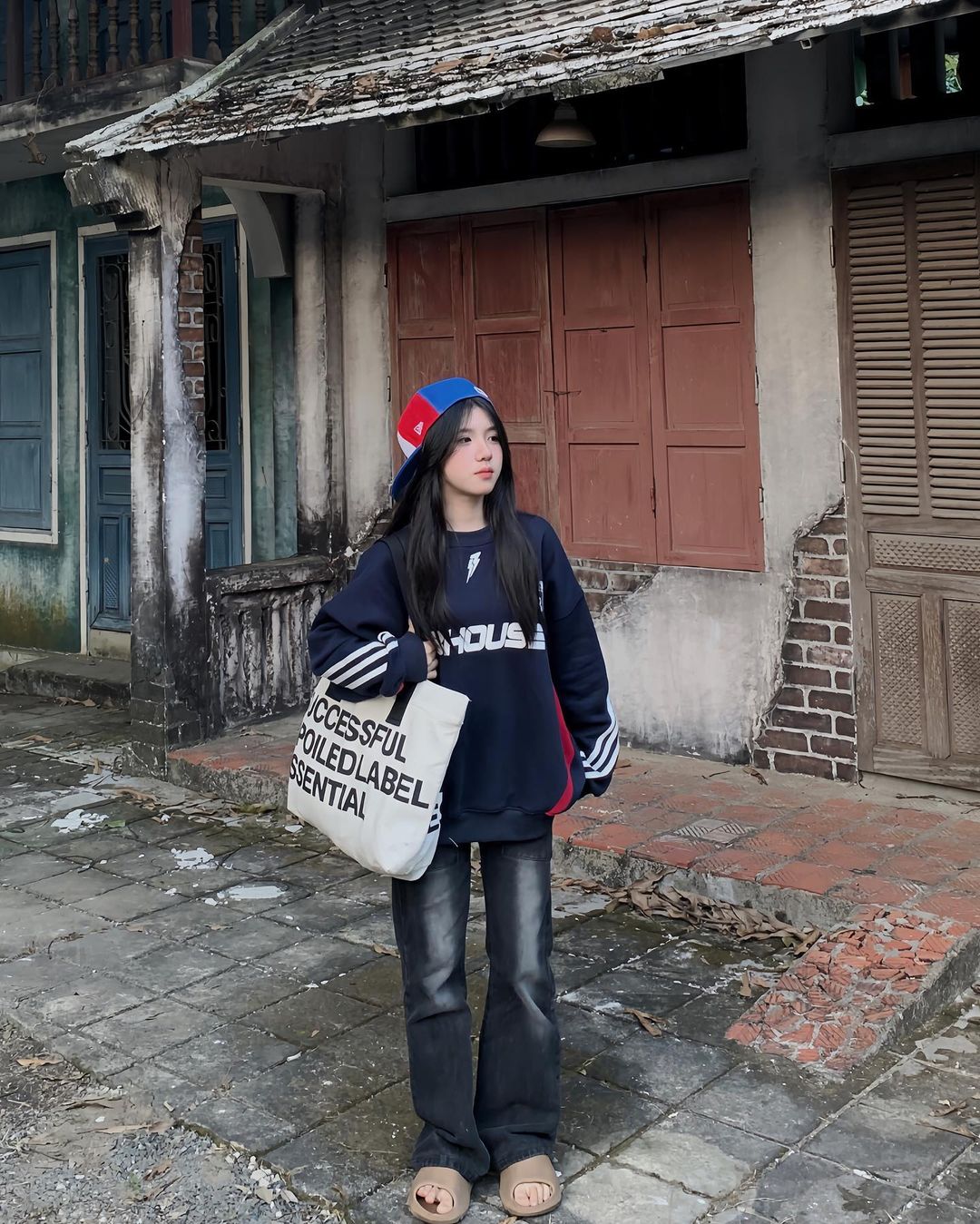 Rahasia agar tetap hangat di hari-hari musim dingin dengan hoodie - Foto 1. Bí quyết giữ ấm cho ngày đông giá lạnh với áo hoodie- Ảnh 1.