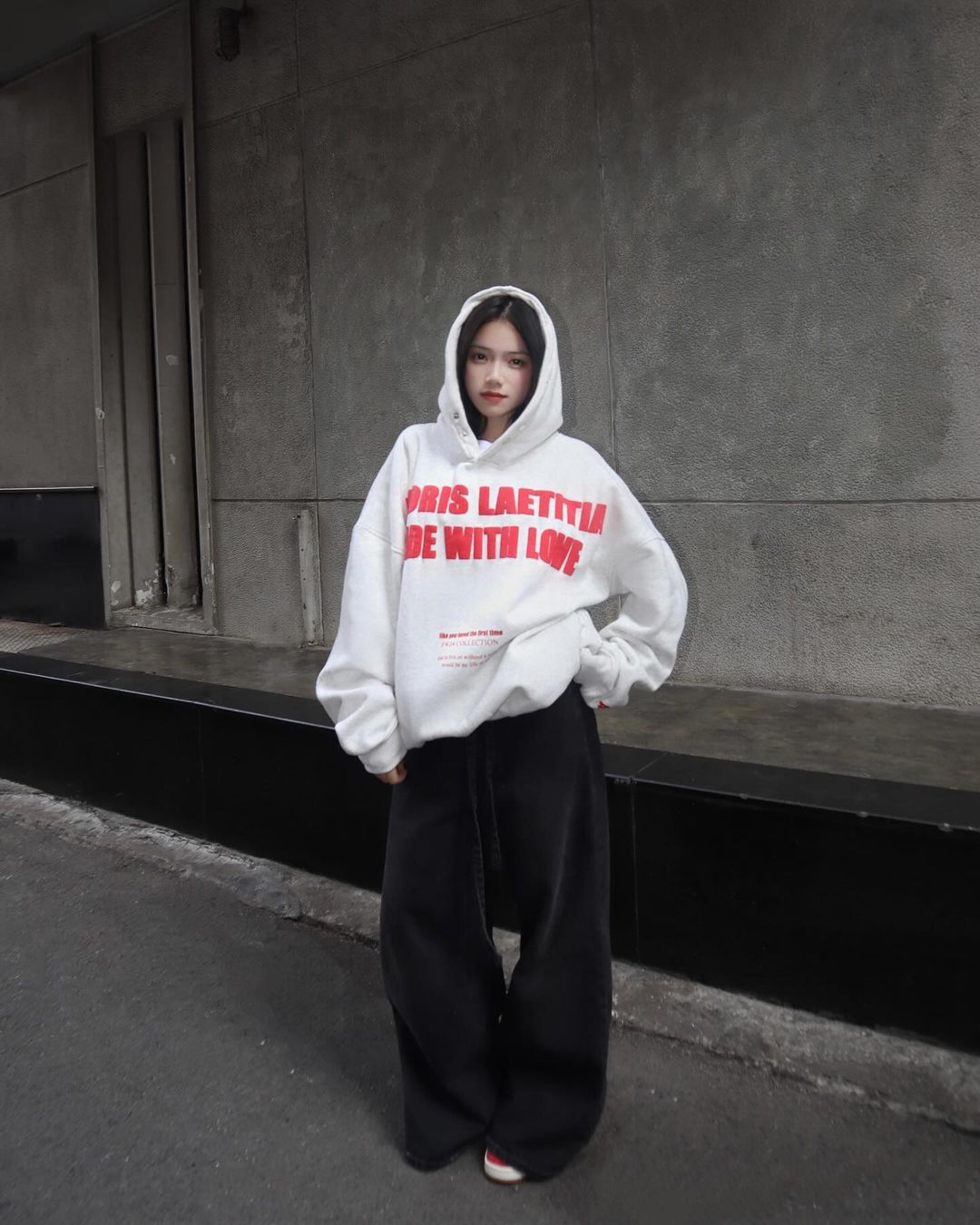 Rahasia agar tetap hangat di hari-hari musim dingin dengan hoodie - Foto 7. Bí quyết giữ ấm cho ngày đông giá lạnh với áo hoodie- Ảnh 7.