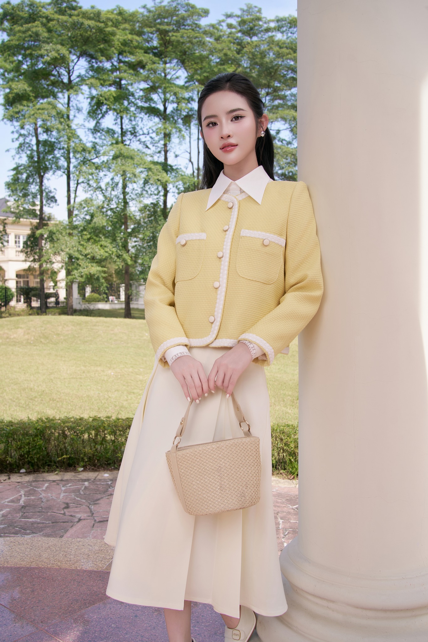 Jaquetas de tweed e combinações estilosas ajudam a manter um visual mais jovem - Foto 4. Áo tweed và các bản phối sành điệu giúp nàng trẻ trung hết cỡ- Ảnh 4.