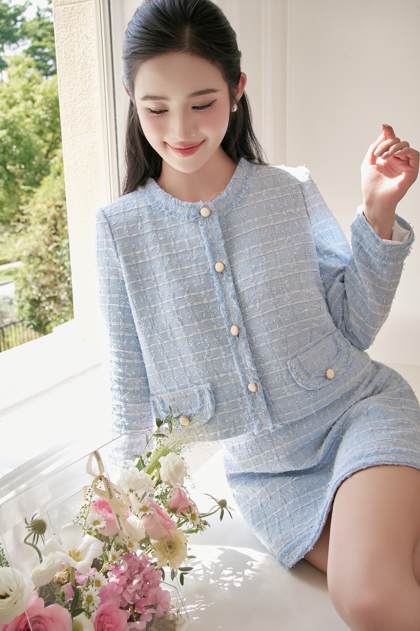 Jaquetas de tweed e combinações estilosas ajudam a manter um visual mais jovem - Foto 9. Áo tweed và các bản phối sành điệu giúp nàng trẻ trung hết cỡ- Ảnh 9.