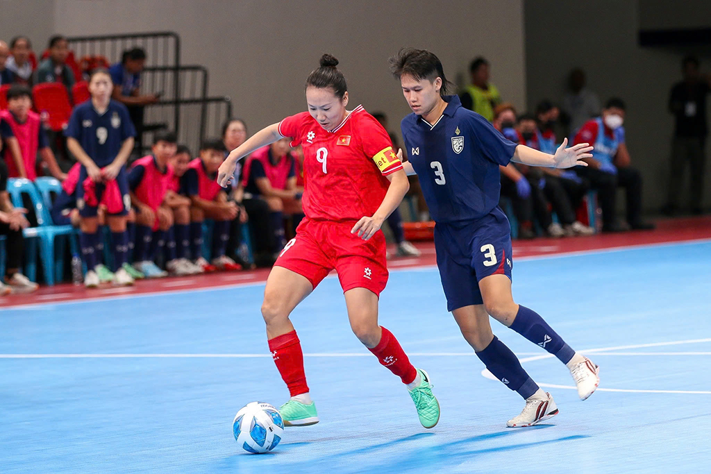 Historické vítězství vietnamských zlatých futsalistek - Foto 4. Chiến thắng lịch sử của các cô gái vàng futsal Việt Nam- Ảnh 4.