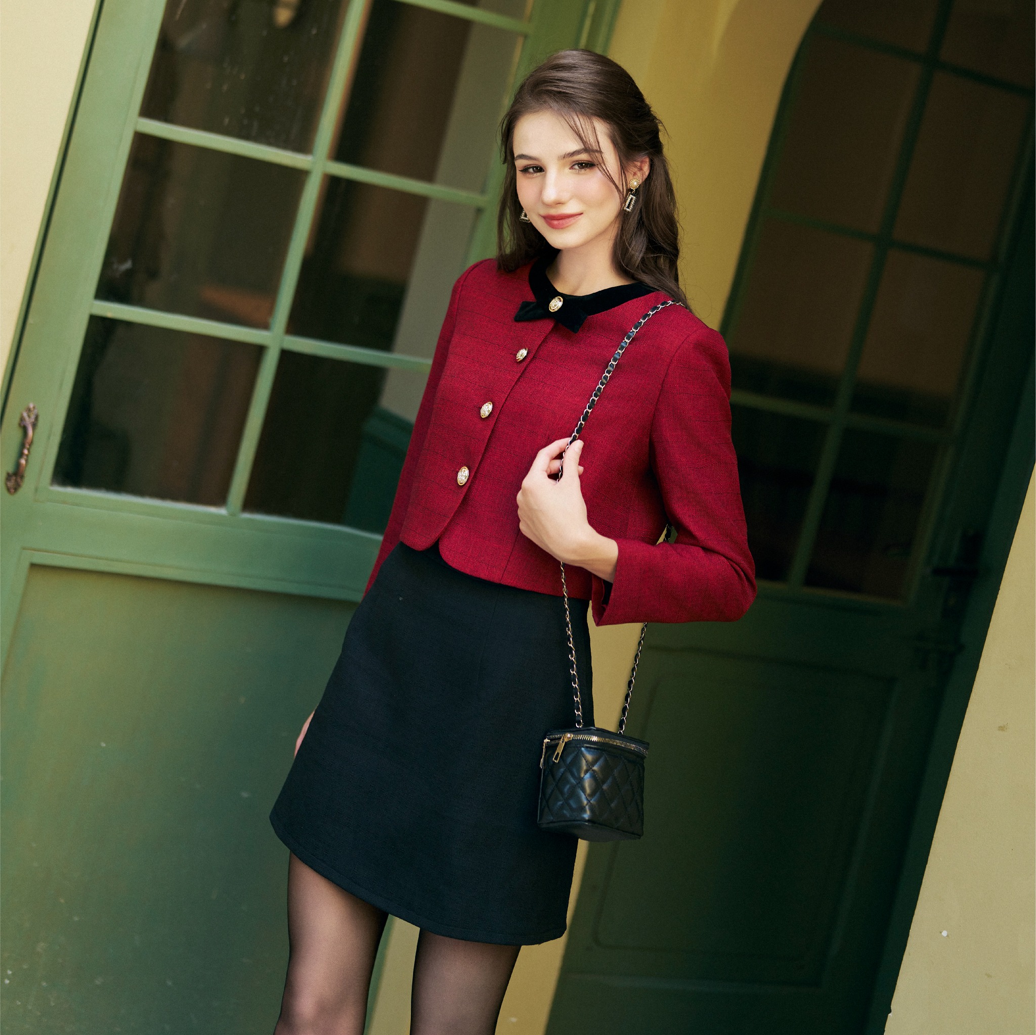 Jaquetas de tweed e combinações estilosas ajudam-na a parecer mais jovem - Foto 1. Áo tweed và các bản phối sành điệu giúp nàng trẻ trung hết cỡ- Ảnh 1.