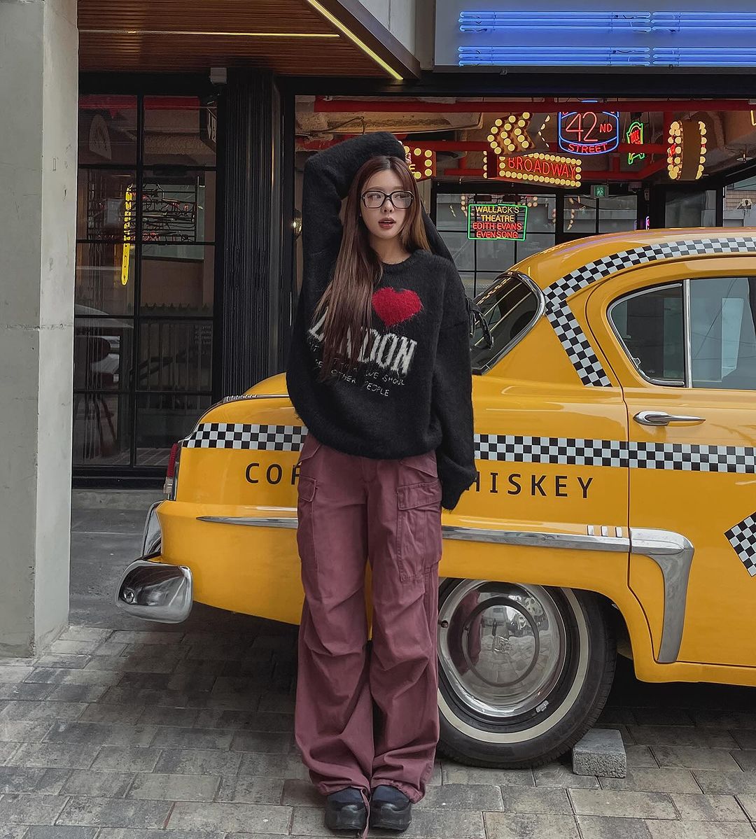 Perfektním společníkem na každý výlet jsou tepláky - Foto 1. Bạn đồng hành hoàn hảo cho mọi cuộc chơi gọi tên quần jogger- Ảnh 1.