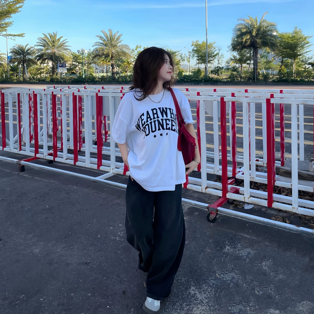 Perfektním společníkem na každý výlet jsou tepláky - Foto 2. Bạn đồng hành hoàn hảo cho mọi cuộc chơi gọi tên quần jogger- Ảnh 2.