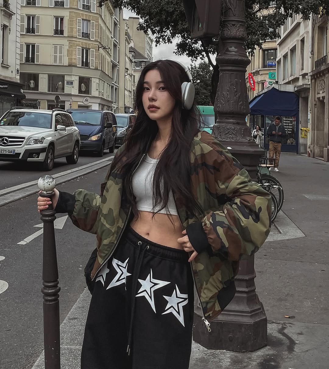 Perfektním společníkem na každý výlet jsou tepláky - Foto 4. Bạn đồng hành hoàn hảo cho mọi cuộc chơi gọi tên quần jogger- Ảnh 4.