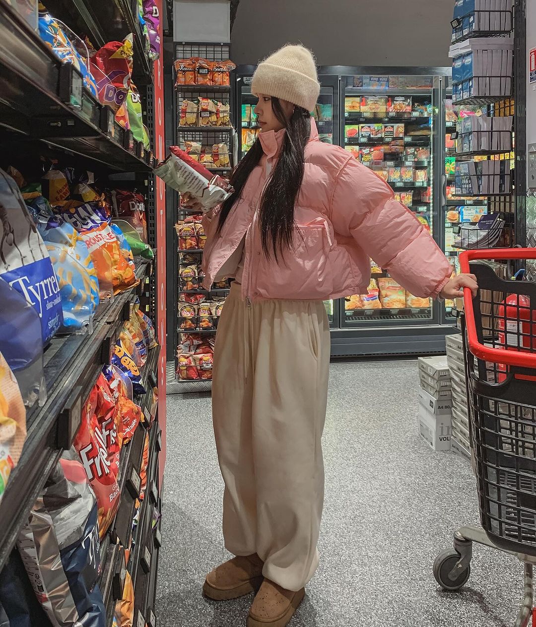 Perfektním společníkem na každý výlet jsou tepláky - Foto 6. Bạn đồng hành hoàn hảo cho mọi cuộc chơi gọi tên quần jogger- Ảnh 6.