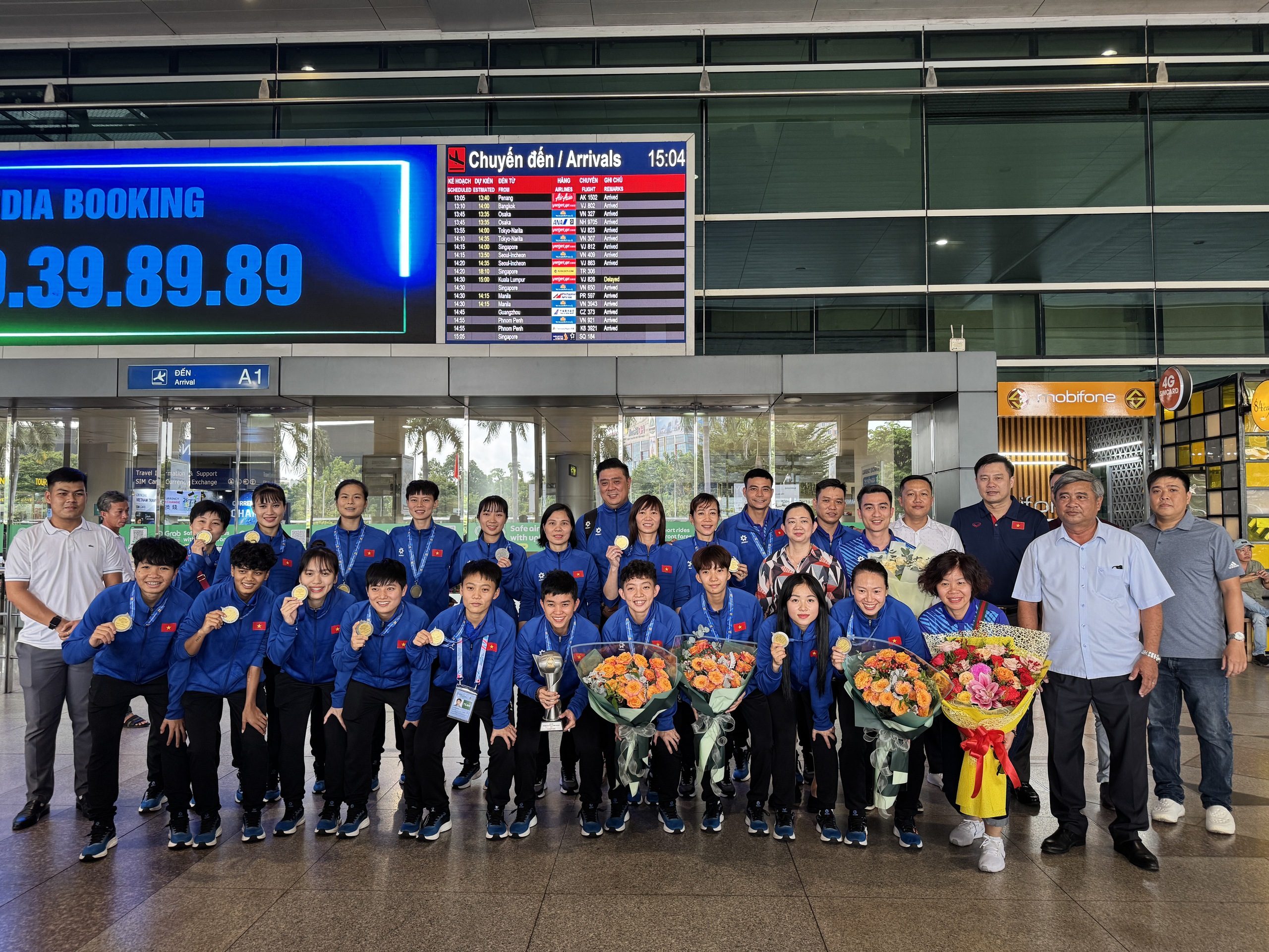 Đội tuyển nữ futsal Việt Nam rạng rỡ về nước, tiết lộ bí quyết vô địch Đông Nam Á- Ảnh 1.