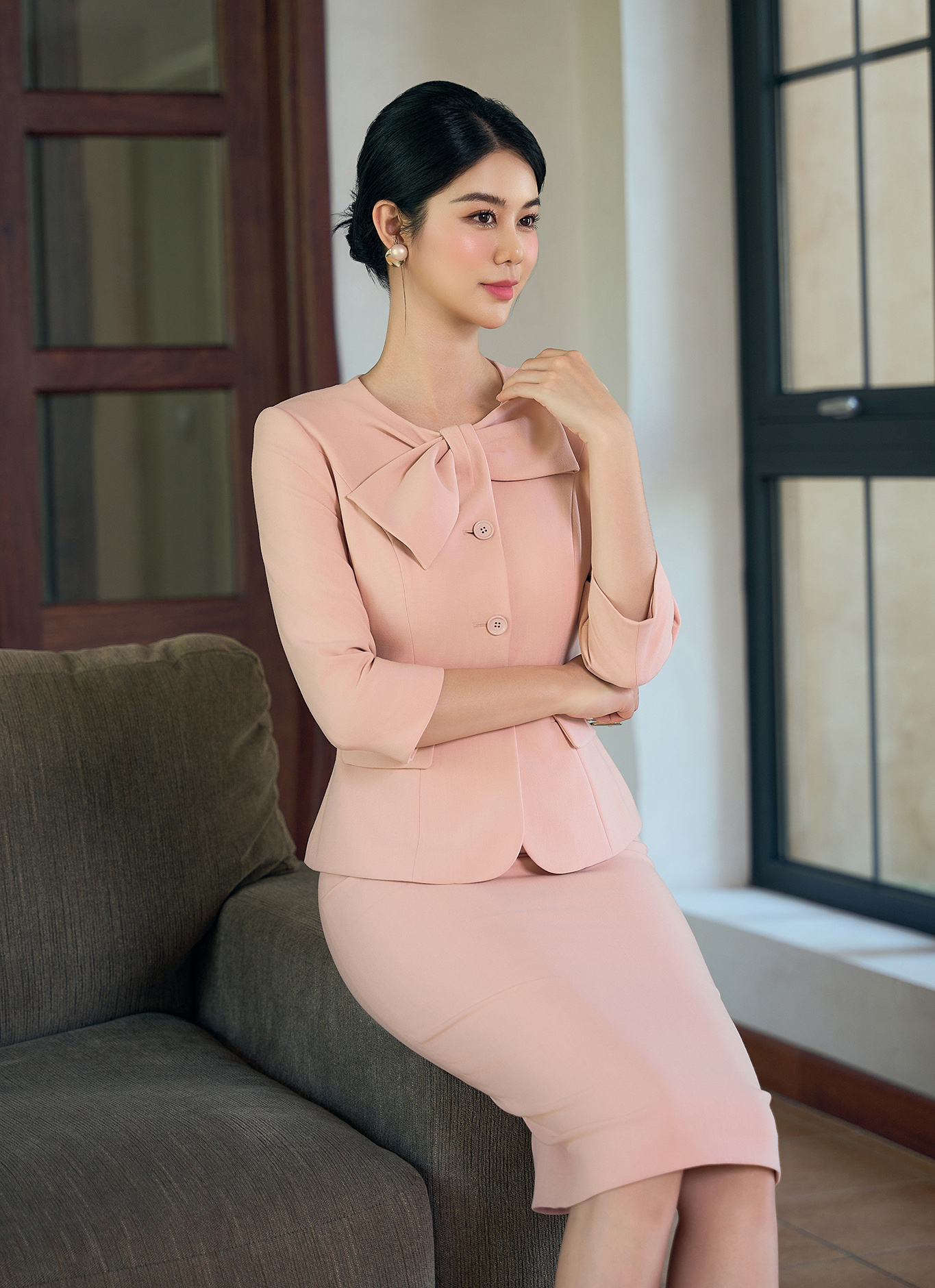 با ظاهر شیک و زیبای یک جلیقه، همیشه از زمستان لذت ببرید - عکس 10. Tận hưởng mùa đông với vẻ sang chảnh, thanh lịch mọi lúc của áo vest- Ảnh 10.