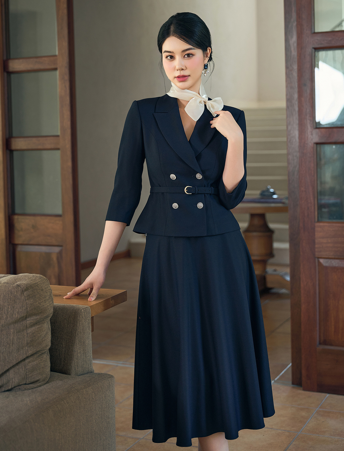 با ظاهر شیک و زیبای یک جلیقه، همیشه از زمستان لذت ببرید - عکس ۵. Tận hưởng mùa đông với vẻ sang chảnh, thanh lịch mọi lúc của áo vest- Ảnh 5.