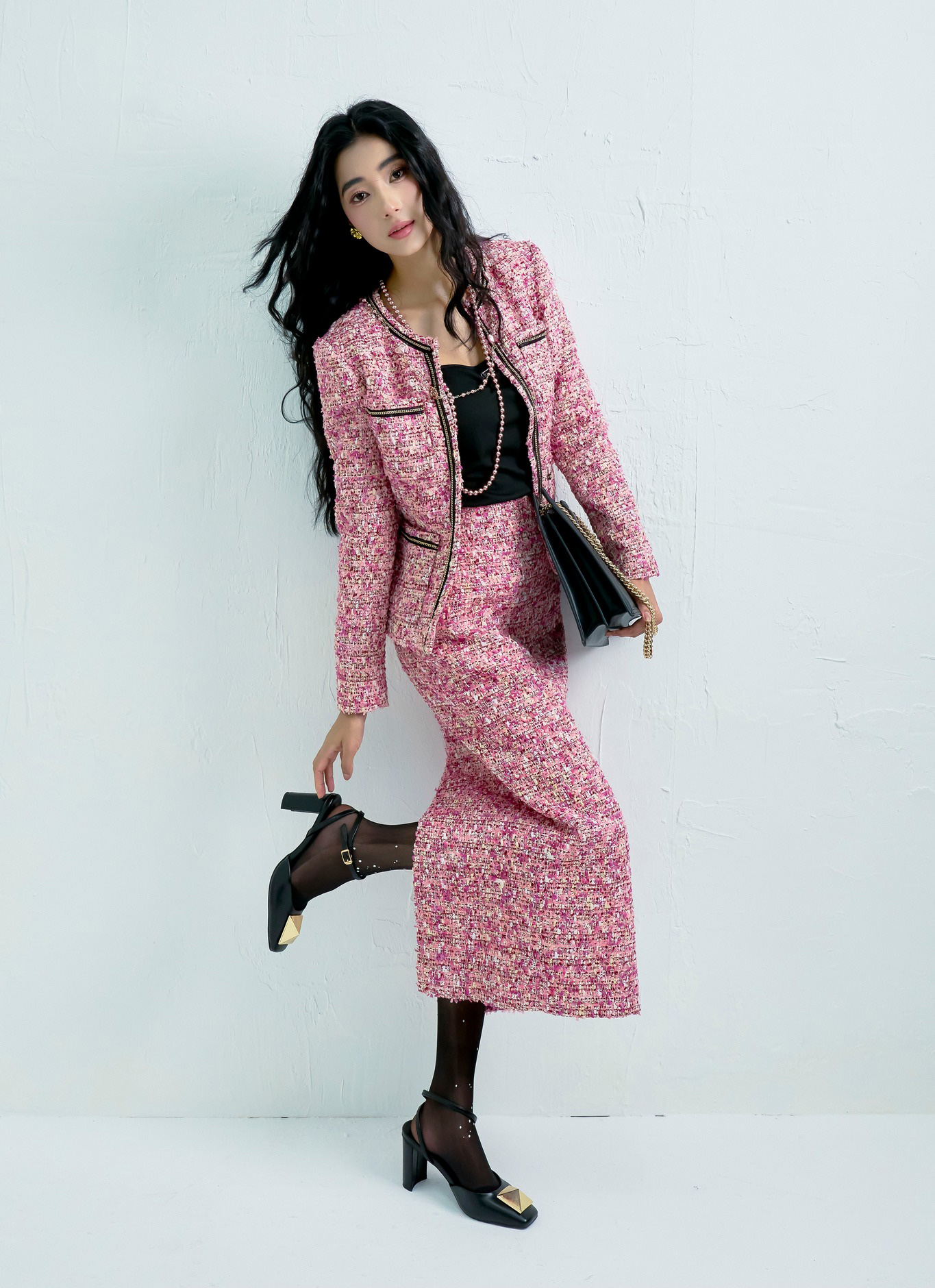 با ظاهر شیک و زیبای یک جلیقه، همیشه از زمستان لذت ببرید - عکس ۷. Tận hưởng mùa đông với vẻ sang chảnh, thanh lịch mọi lúc của áo vest- Ảnh 7.