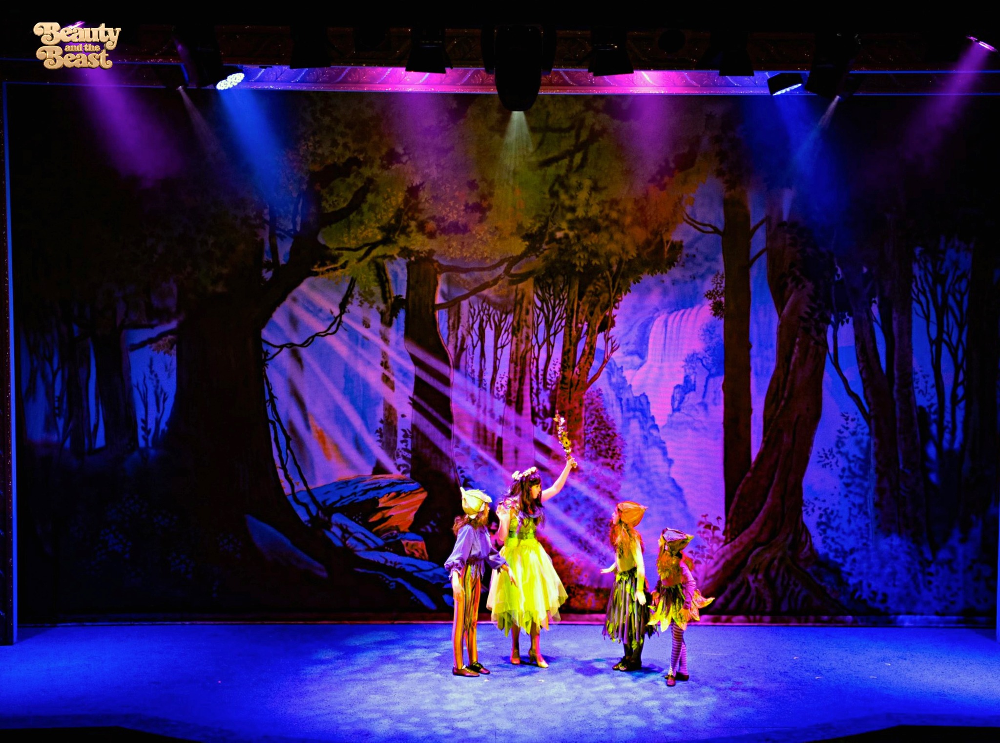 'Bật mí' về trang phục của show diễn pantomime 'Beauty and the beast'- Ảnh 2.