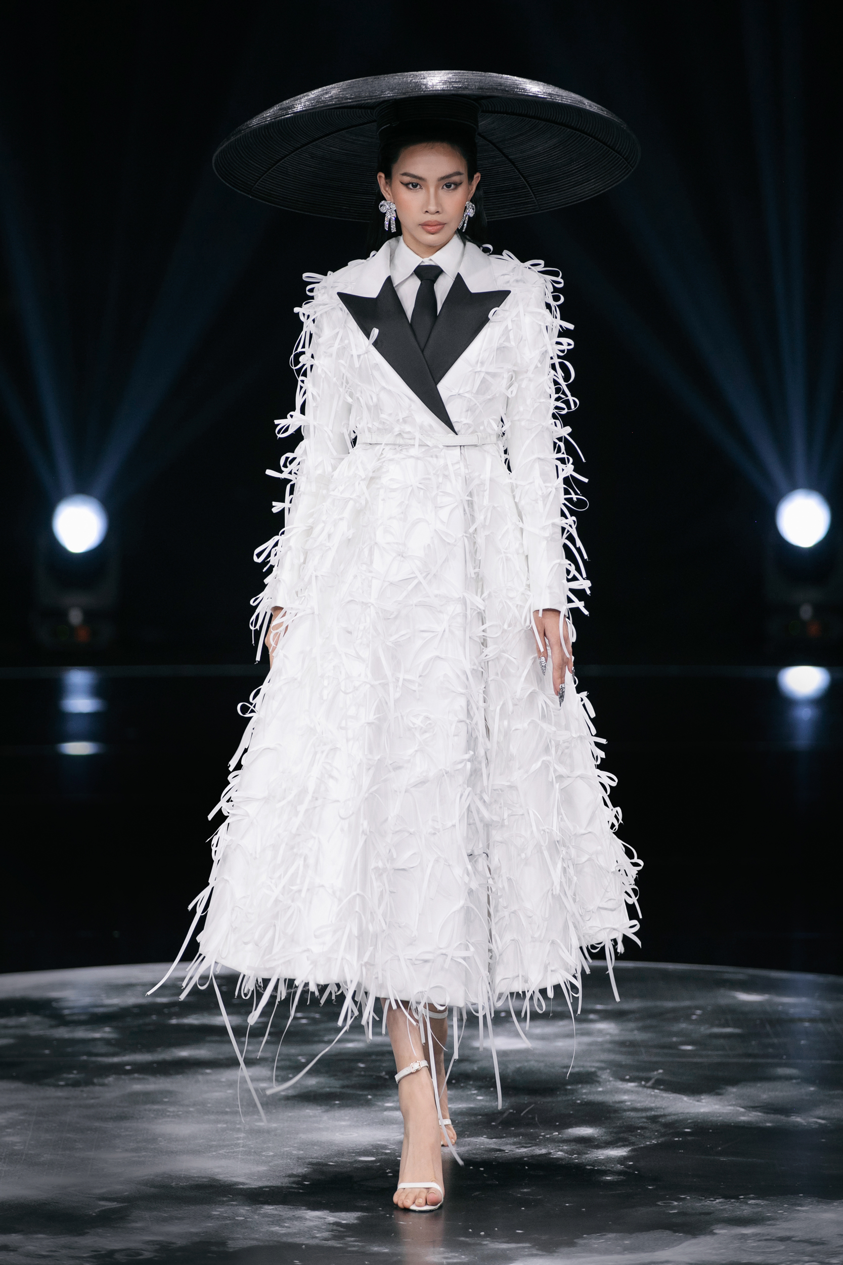 Thanh Hang och Bao Ngoc uppträdde imponerande i Ha Thanh Viet-showen - Foto 6. Thanh Hằng và Bảo Ngọc trình diễn ấn tượng trong show Hà Thanh Việt- Ảnh 6.