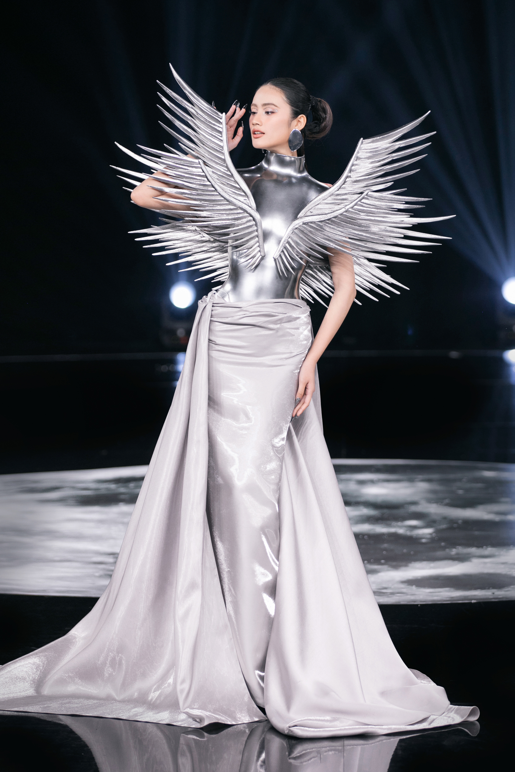 Thanh Hang och Bao Ngoc uppträdde imponerande i Ha Thanh Viet-showen - Foto 22. Thanh Hằng và Bảo Ngọc trình diễn ấn tượng trong show Hà Thanh Việt- Ảnh 22.