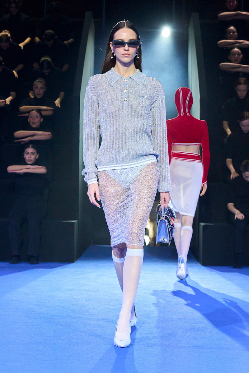 ເສື້ອໂປໂລຖັກແສ່ວກະທັດຮັດ, 'ລາຍການ' ຂອງລະດູຫນາວ - ຮູບພາບ 10. Sơ mi polo dệt kim dáng ôm, 'item' hoang dã của mùa đông- Ảnh 10.