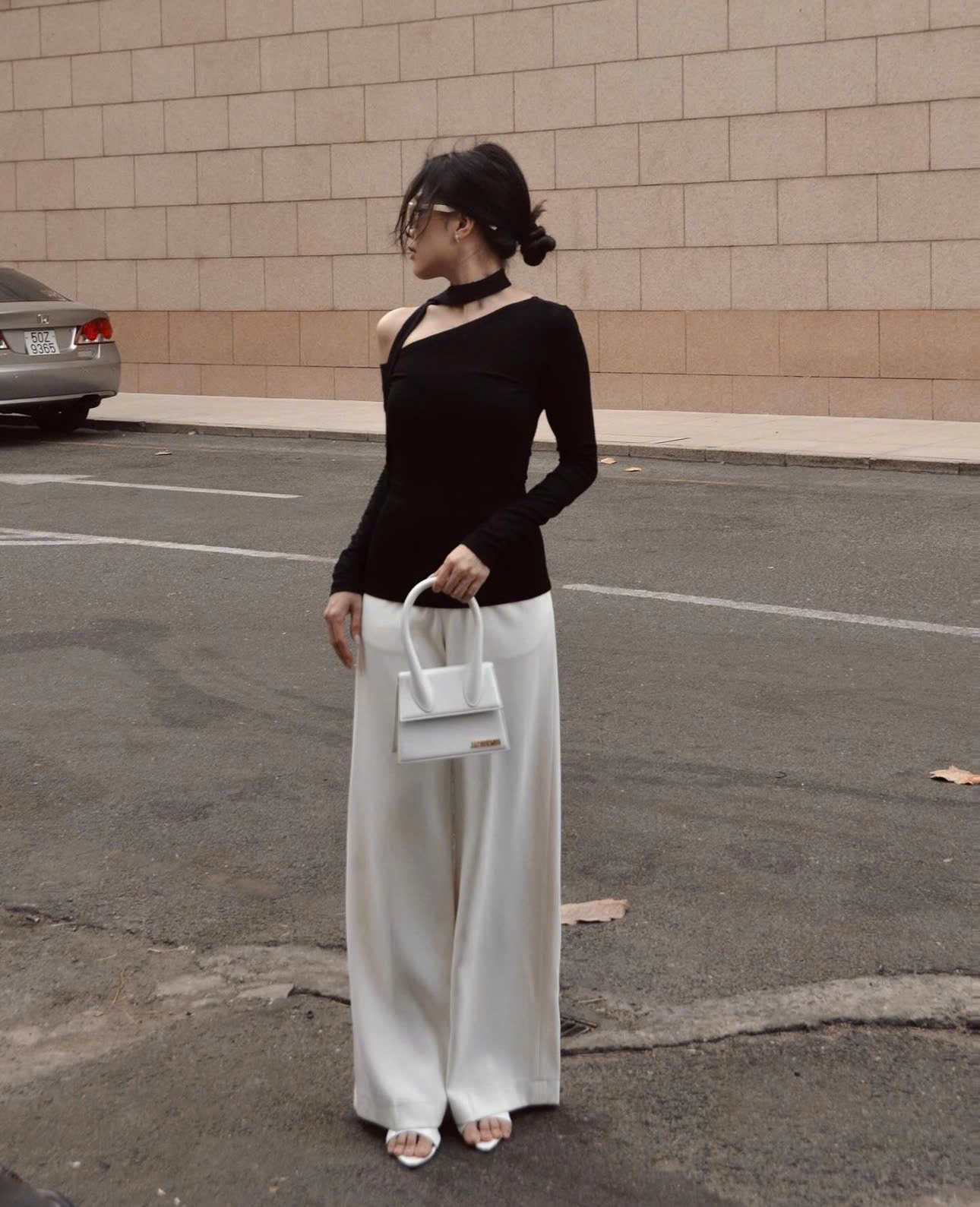 Turn simplicity into luxury with classic black and white color scheme - Photo 2. Hóa đơn giản thành sang trọng với gam màu đen trắng kinh điển- Ảnh 2.