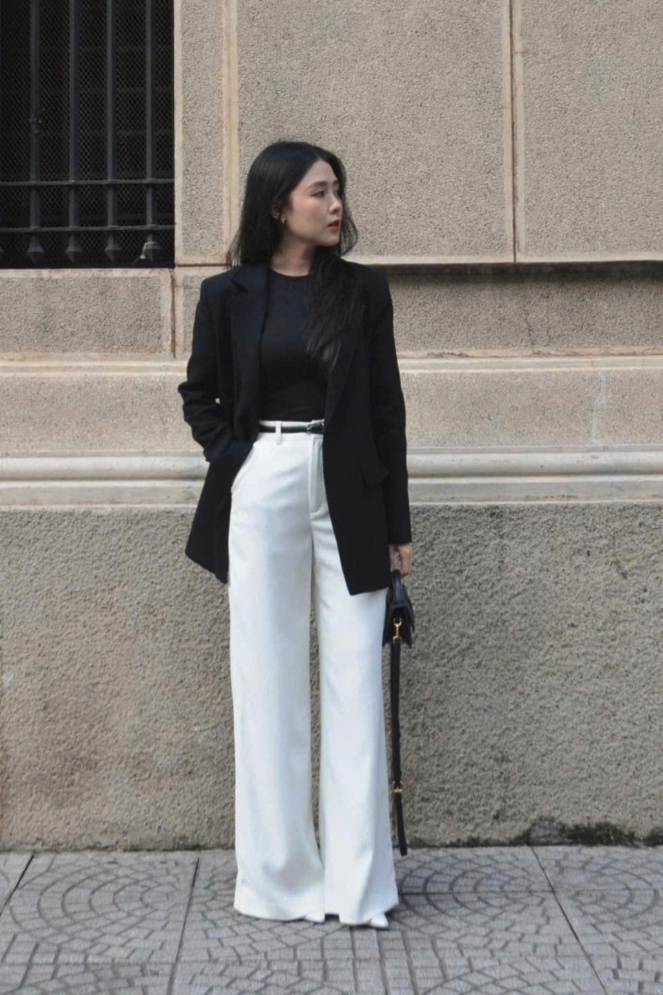 Turn simplicity into elegance with classic black and white tones - Photo 3. Hóa đơn giản thành sang trọng với gam màu đen trắng kinh điển- Ảnh 3.