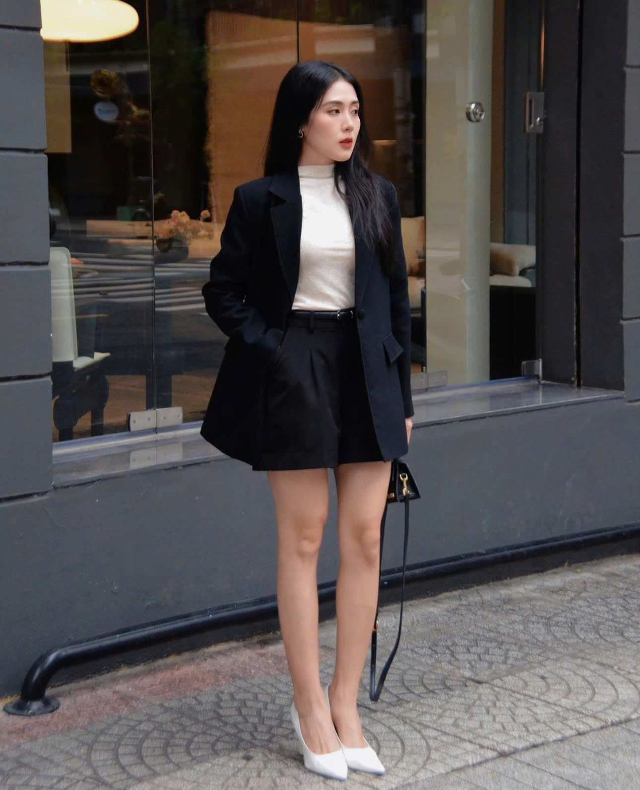 Turn simplicity into luxury with classic black and white tones - Photo 4. Hóa đơn giản thành sang trọng với gam màu đen trắng kinh điển- Ảnh 4.