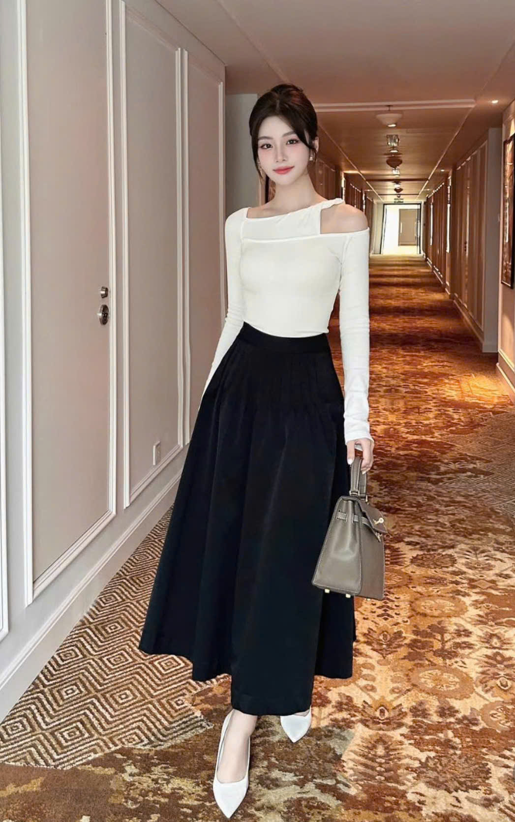 Turn simplicity into luxury with classic black and white tones - Photo 6. Hóa đơn giản thành sang trọng với gam màu đen trắng kinh điển- Ảnh 6.