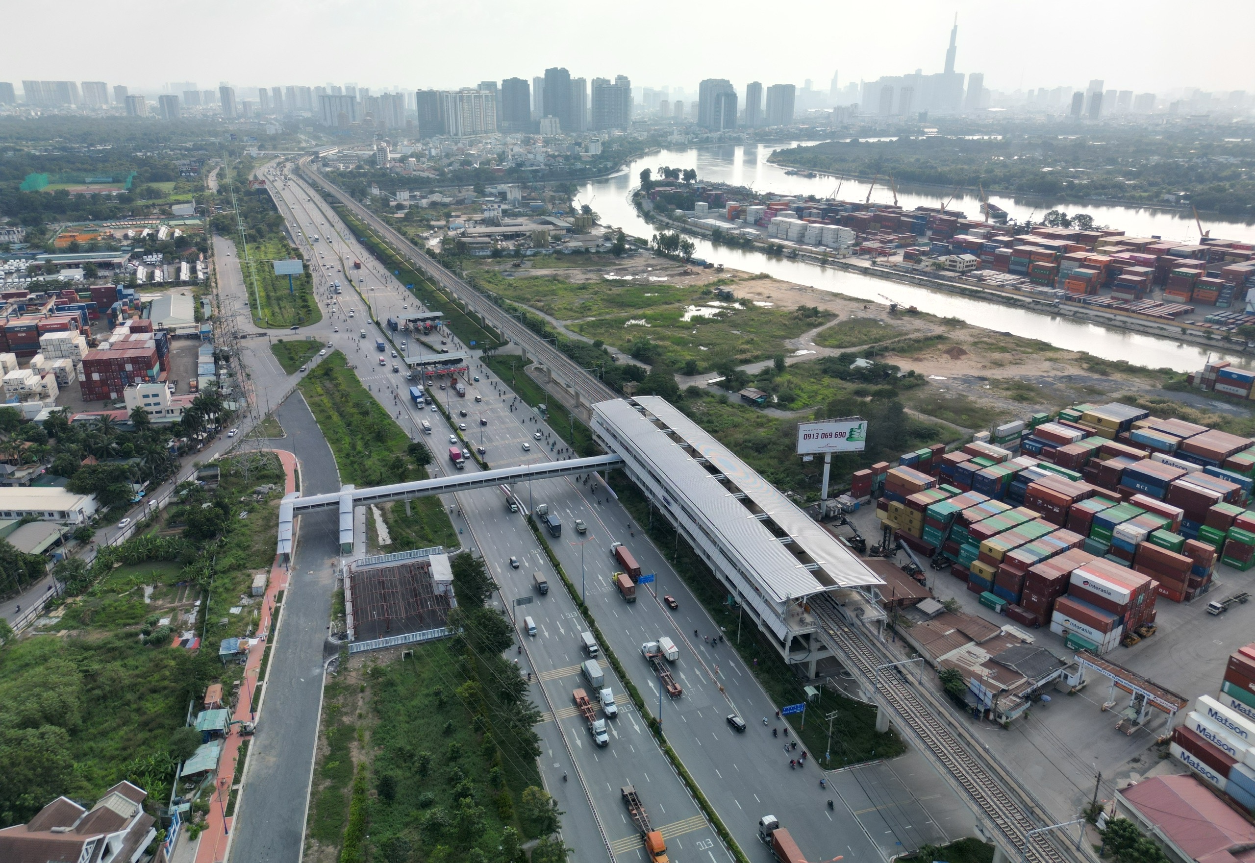 Ngắm các nhà ga metro Bến Thành - Suối Tiên có cầu vượt, giúp người dân dễ dàng đón tàu- Ảnh 5.