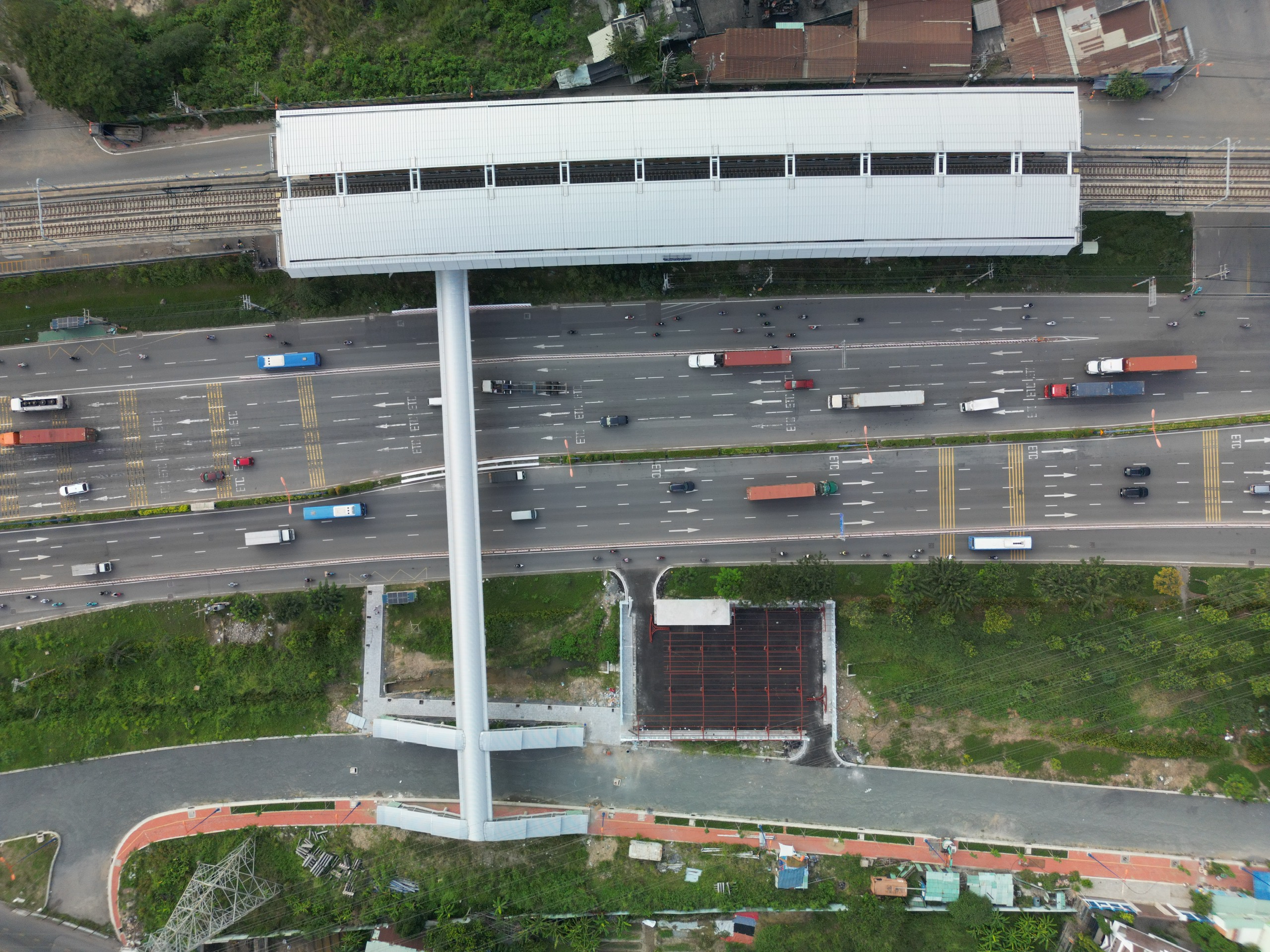 Ngắm các nhà ga metro Bến Thành - Suối Tiên có cầu vượt, giúp người dân dễ dàng đón tàu- Ảnh 6.