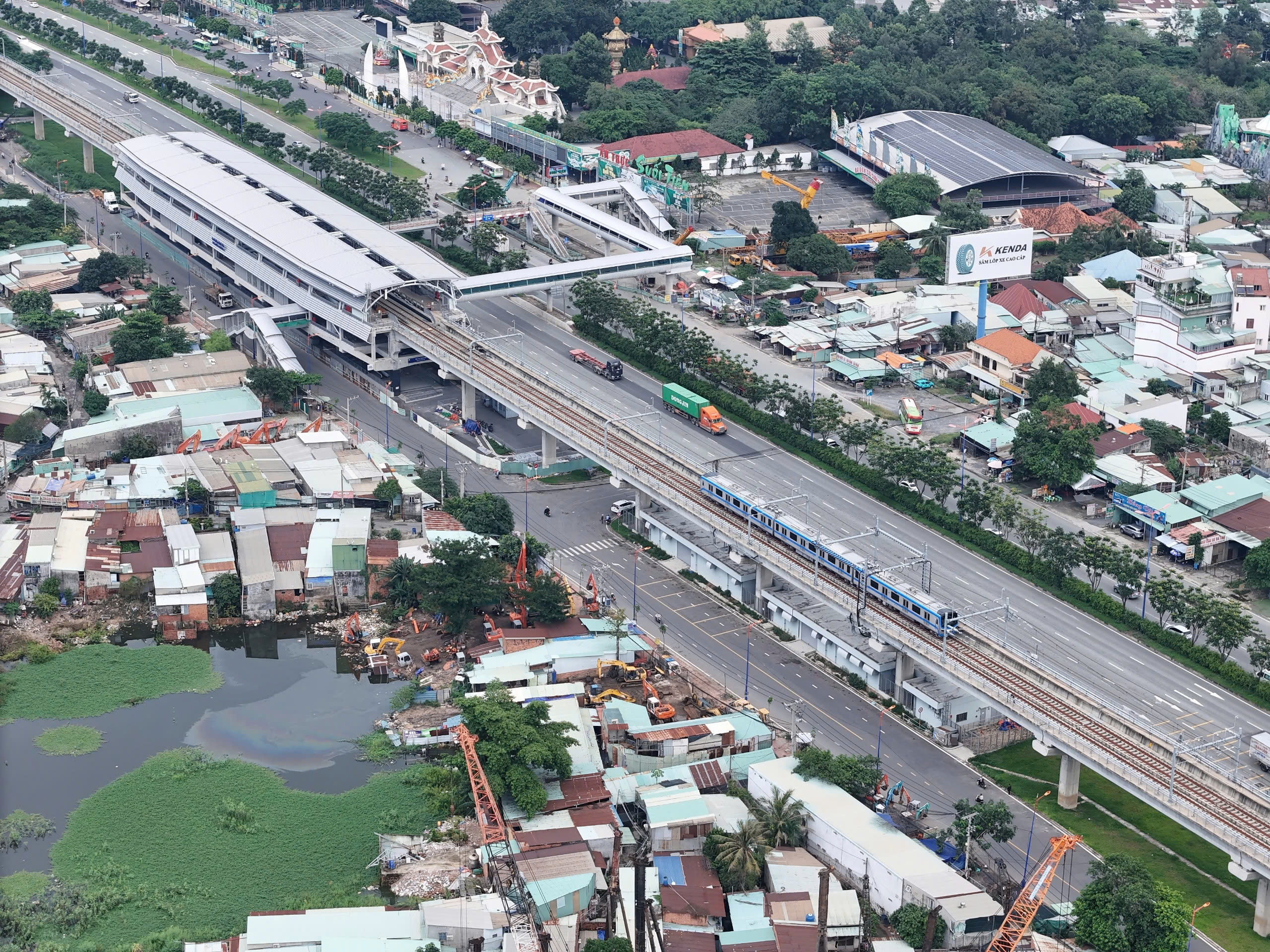 Ngắm các nhà ga metro Bến Thành - Suối Tiên có cầu vượt, giúp người dân dễ dàng đón tàu- Ảnh 10.