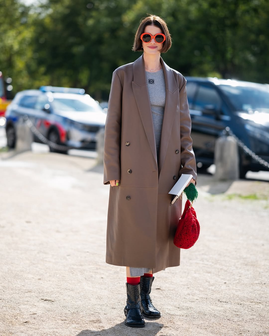 រចនាប័ទ្មឆើតឆាយដែលមិននឹកស្មានដល់ជាមួយនឹងសំពត់វែងនិងអាវធំ - រូបថត 8 ។ Tôn dáng không ngờ theo phong cách thanh lịch từ váy dài và áo khoác- Ảnh 8.