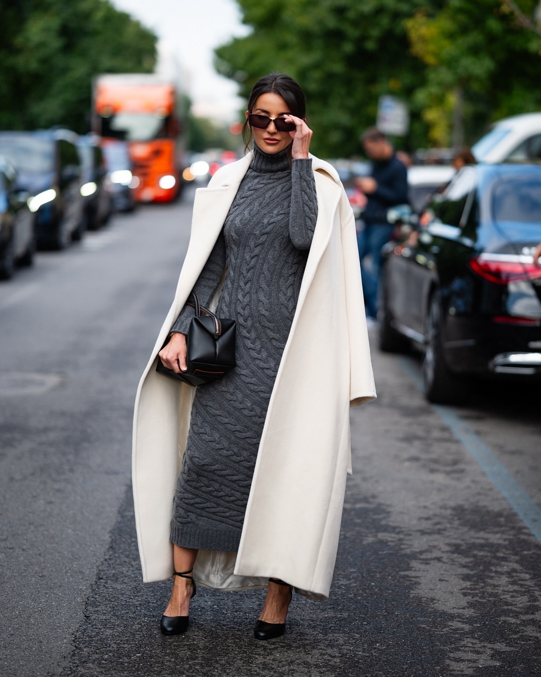 រចនាប័ទ្មឆើតឆាយដែលមិននឹកស្មានដល់ជាមួយនឹងសំពត់វែងនិងអាវធំ - រូបថត 7 ។ Tôn dáng không ngờ theo phong cách thanh lịch từ váy dài và áo khoác- Ảnh 7.