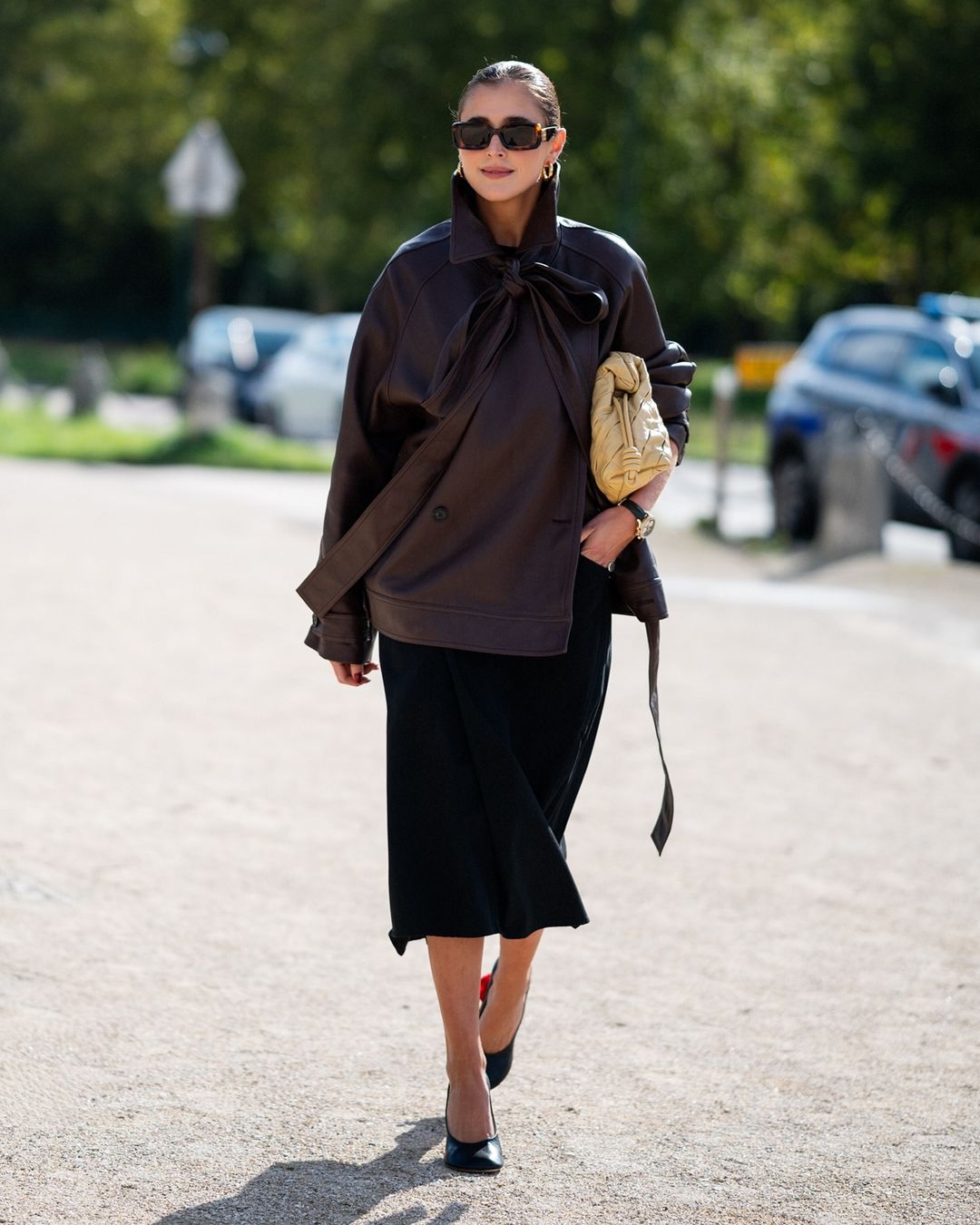 រចនាប័ទ្មឆើតឆាយដែលមិននឹកស្មានដល់ជាមួយនឹងសំពត់វែងនិងអាវធំ - រូបថត 4 ។ Tôn dáng không ngờ theo phong cách thanh lịch từ váy dài và áo khoác- Ảnh 4.