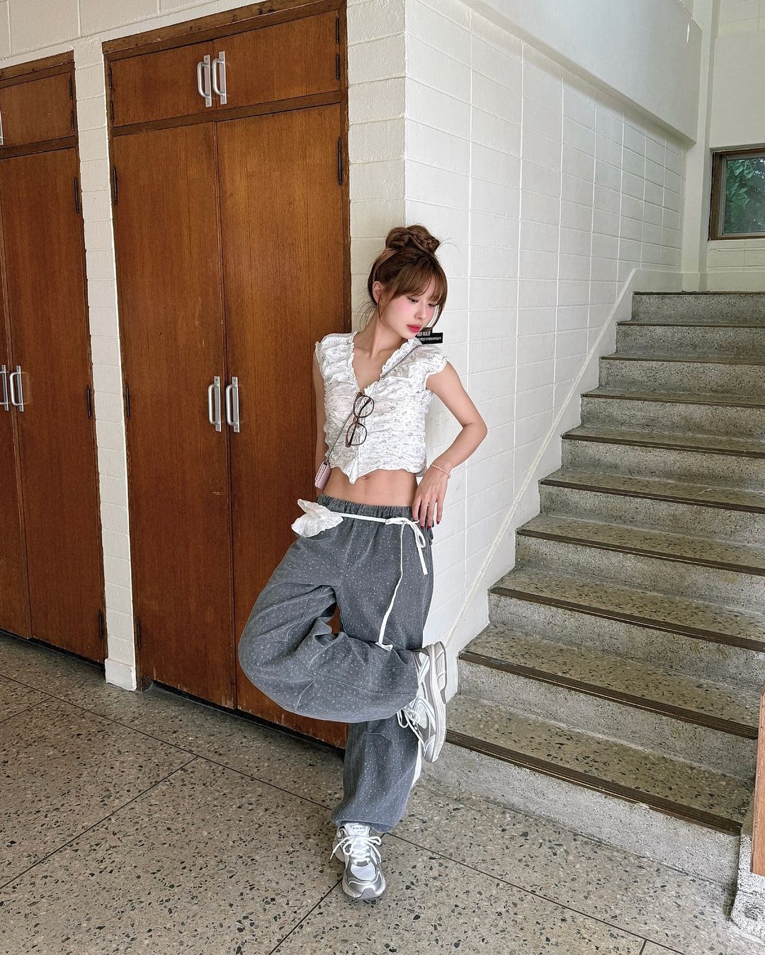 កុំខ្លាចខុសជាមួយខោខូវប៊យទាន់សម័យ - រូបថត ៧. Không ngại khác biệt với quần jeans phá cách- Ảnh 7.