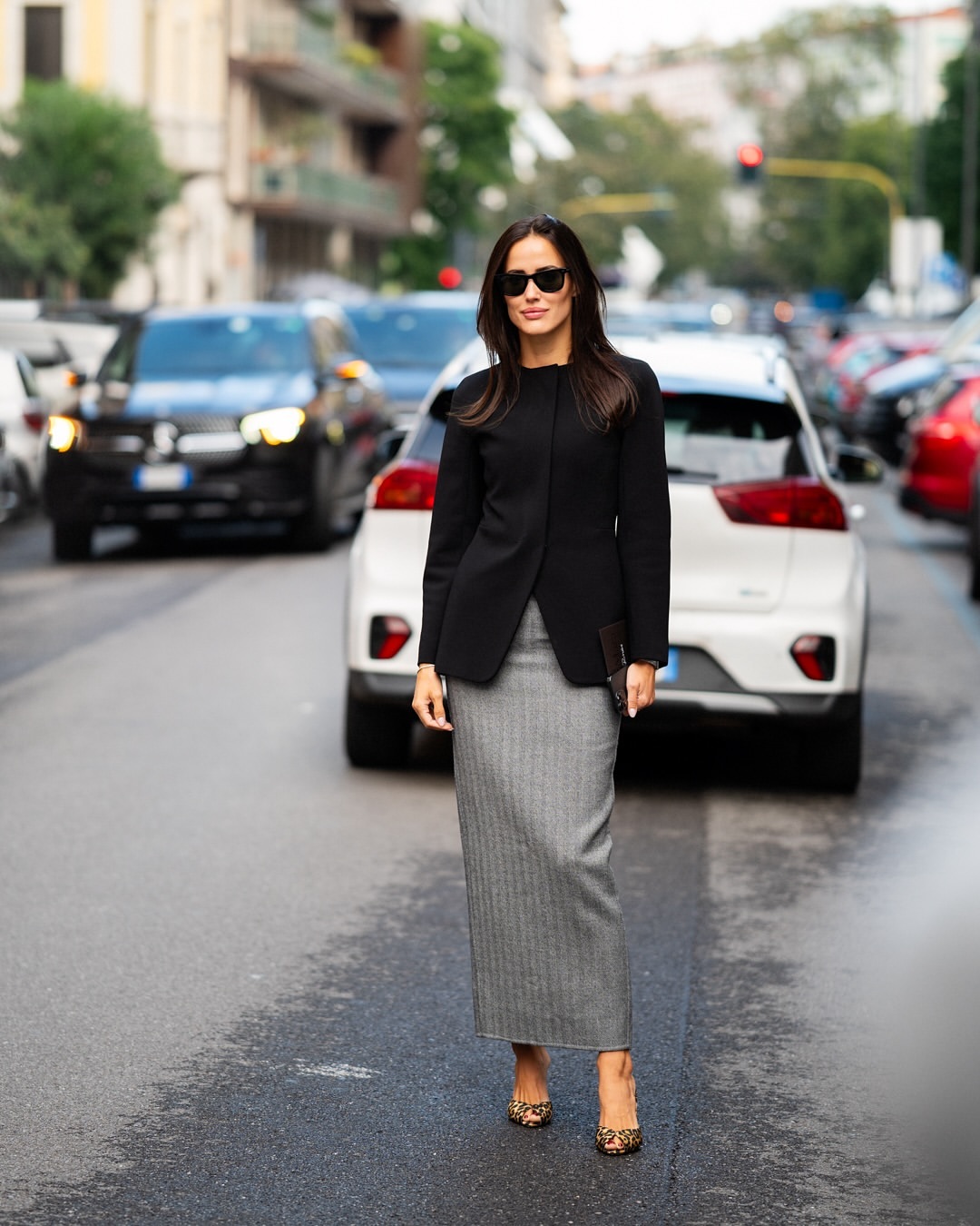 រចនាប័ទ្មឆើតឆាយដែលមិននឹកស្មានដល់ជាមួយនឹងសំពត់វែងនិងអាវធំ - រូបថត 9 ។ Tôn dáng không ngờ theo phong cách thanh lịch từ váy dài và áo khoác- Ảnh 9.