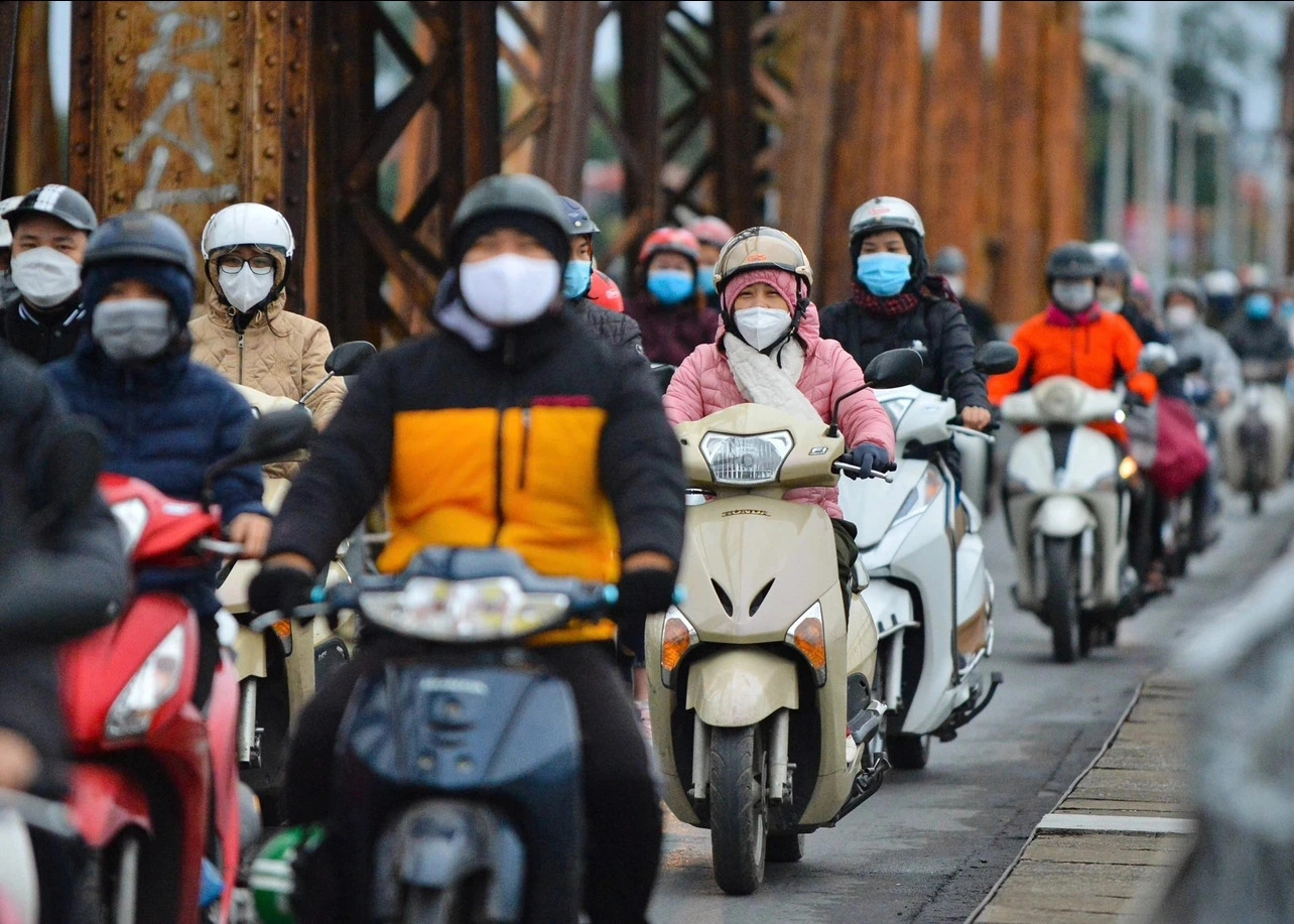 Đ&oacute;n kh&ocirc;ng kh&iacute; lạnh mạnh nhất từ đầu m&ugrave;a đ&ocirc;ng, H&agrave; Nội r&eacute;t 12 độ C