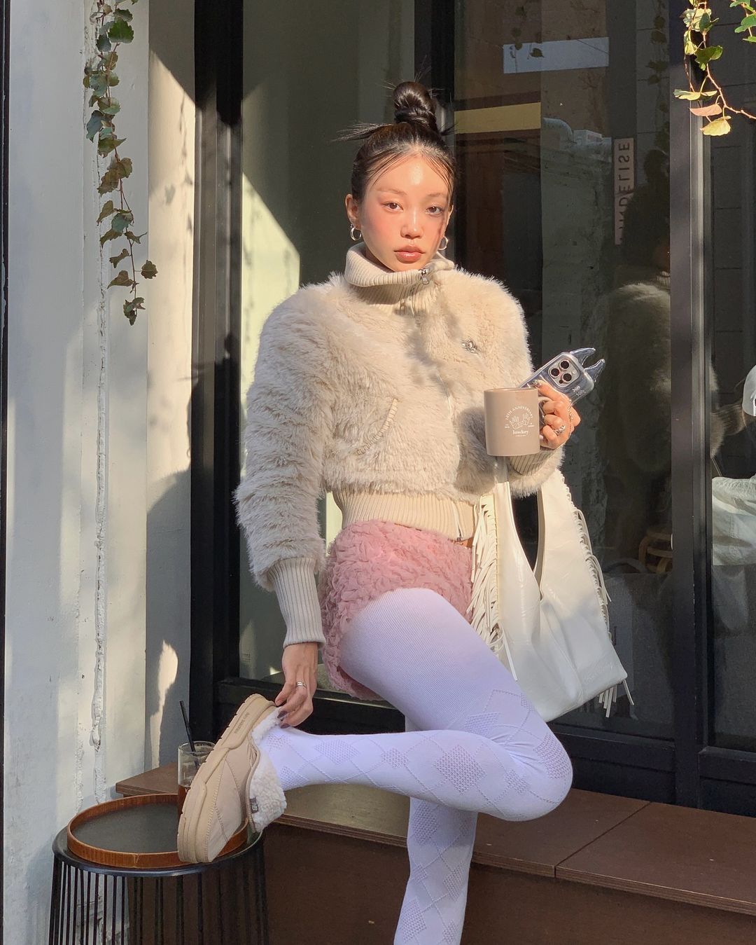 শীতকালে আঁটসাঁট পোশাক পরে আপনার পা উষ্ণ রাখুন - ছবি ১০। Giữ ấm đôi chân ngày đông với quần tất- Ảnh 10.